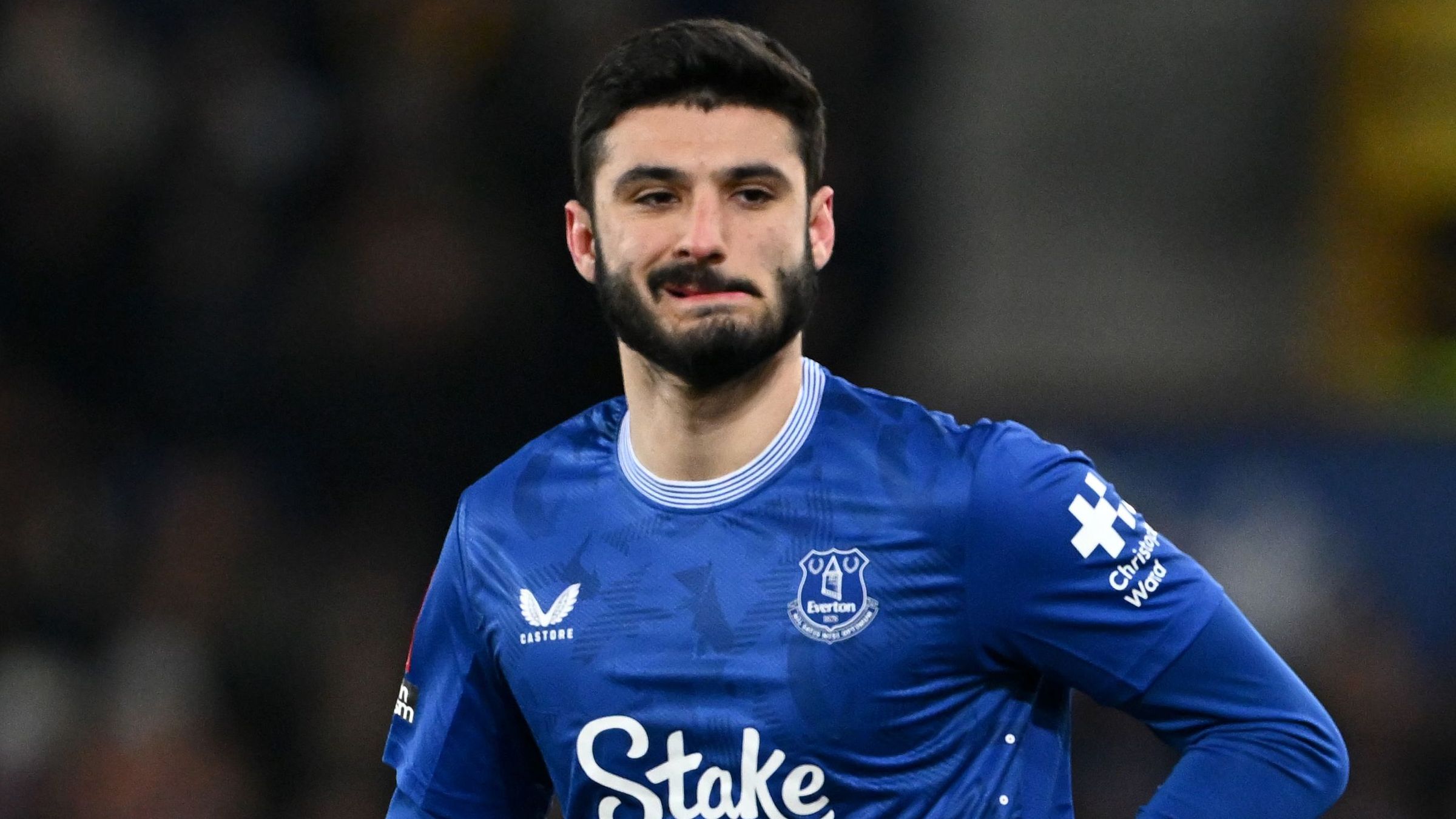 تشيلسي يستعد لبيع مهاجمه أرماندو بروجا إلى بيرنلي حيث يمنح المهاجم المصاب "الضوء الأخضر" لبداية جديدة بعيدًا عن ستامفورد بريدج
