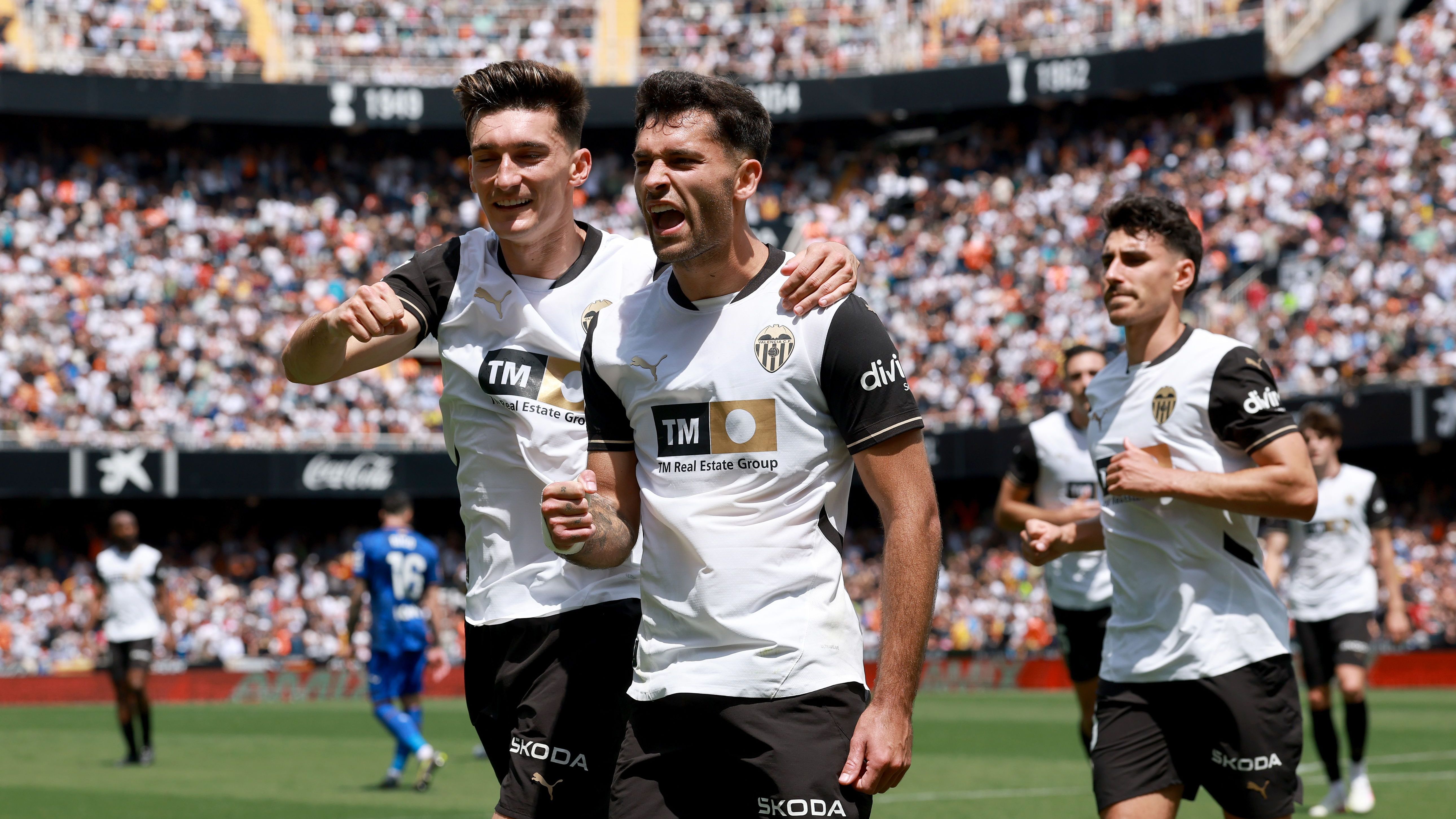 مانشستر يونايتد لا يزال يتربص بينما يعرض فالنسيا على خافي جويرا تمديدًا ضخمًا لعقده بعد أن رفض لاعب خط الوسط العرض الأول