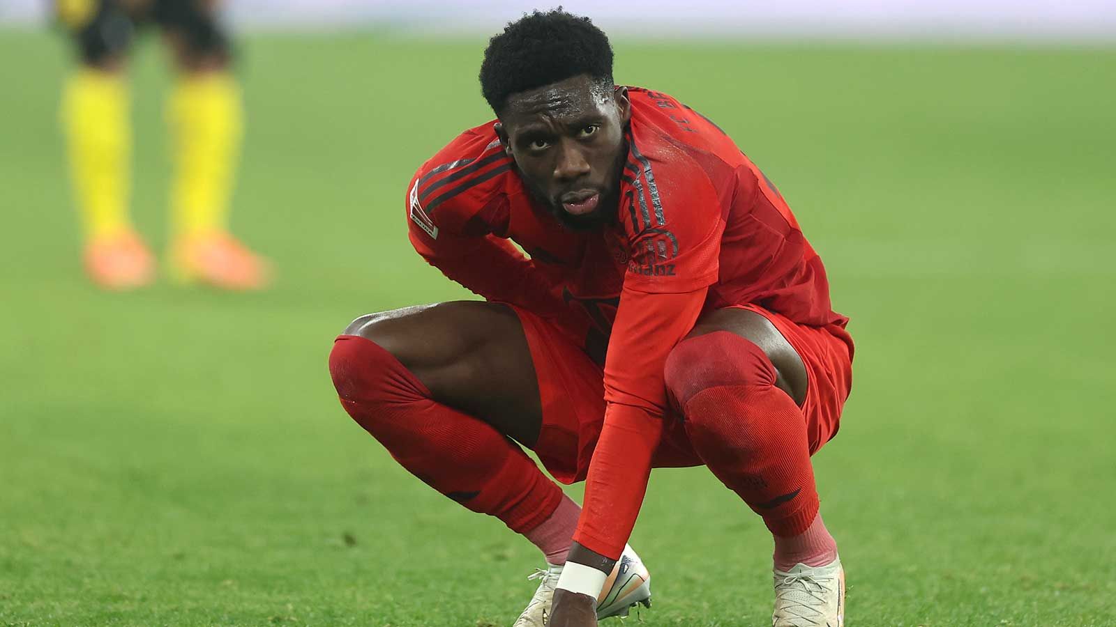 ألفونسو ديفيز، لاعب بايرن ميونيخ، سعيد باستئناف الجري في الهواء الطلق في رحلة تعافي ثابتة
