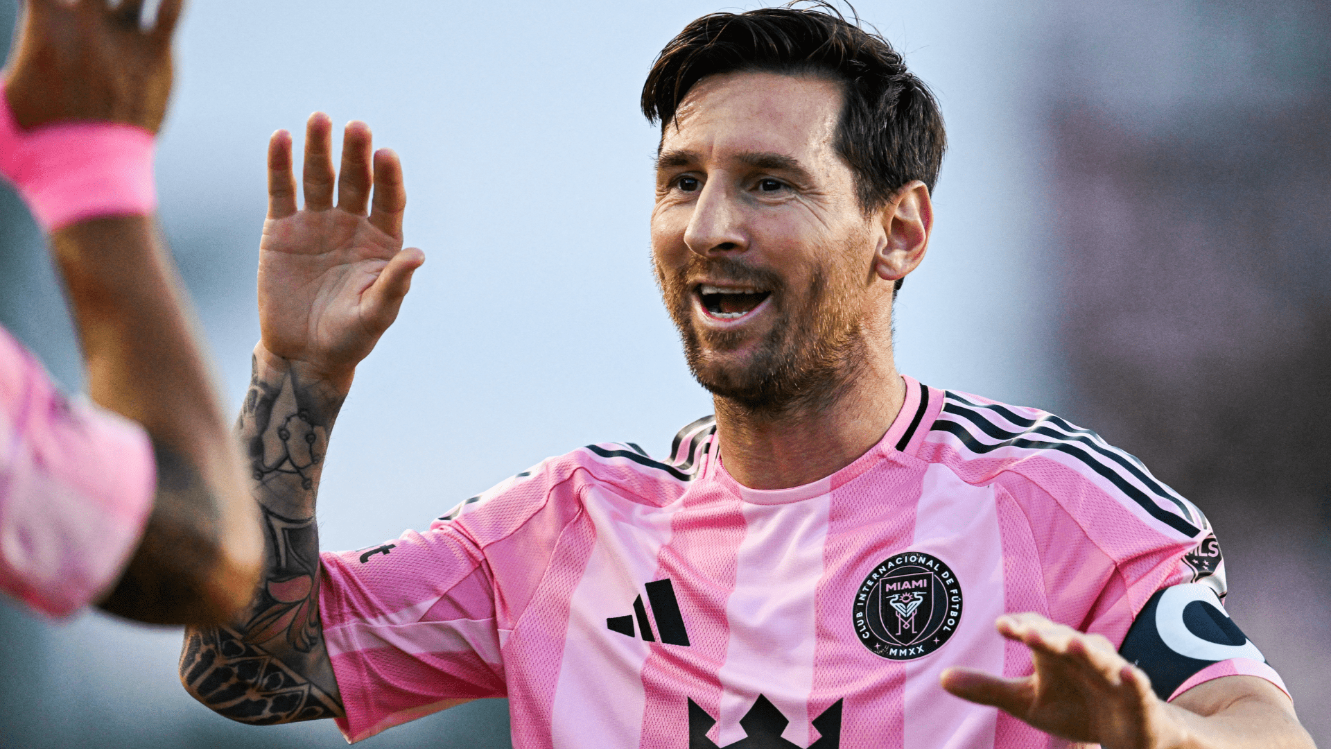 ليونيل ميسي وديفيد بيكهام يفكران في مستقبل إيرلينج هالاند في الدوري الأمريكي بينما يترك مهاجم مانشستر سيتي الباب مفتوحًا للانتقال إلى الولايات المتحدة