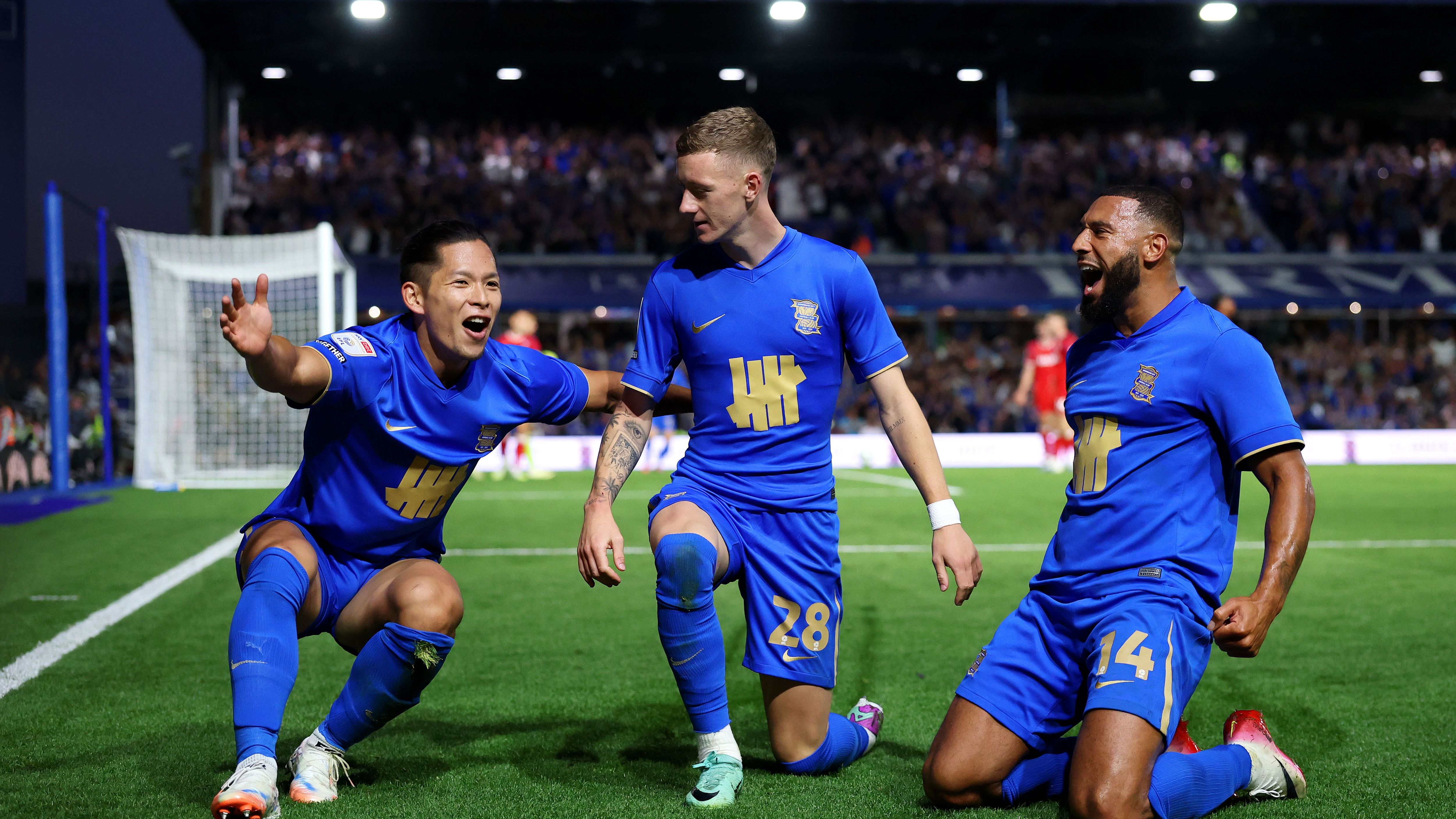 توم برادي يستهدف لاعب ليفربول وأرسنال السابق لحملة برمنغهام للترويج للدوري الإنجليزي الممتاز