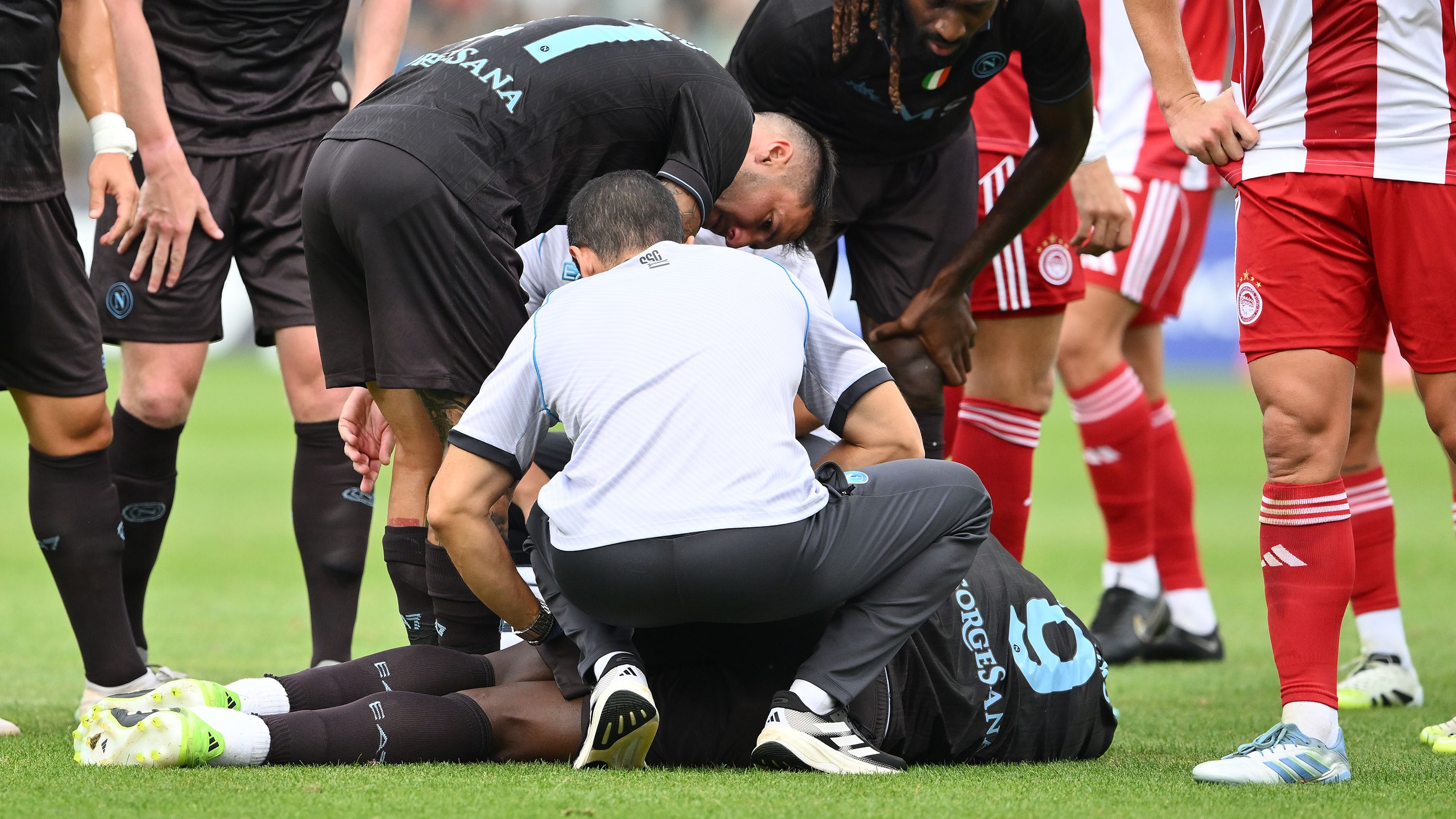 نابولي يواجه انتكاسة خطيرة بسبب إصابة روميلو لوكاكو التي سيغيب عن الملاعب حتى نوفمبر بسبب إصابة في الفخذ خلال مباراة ودية قبل الموسم.