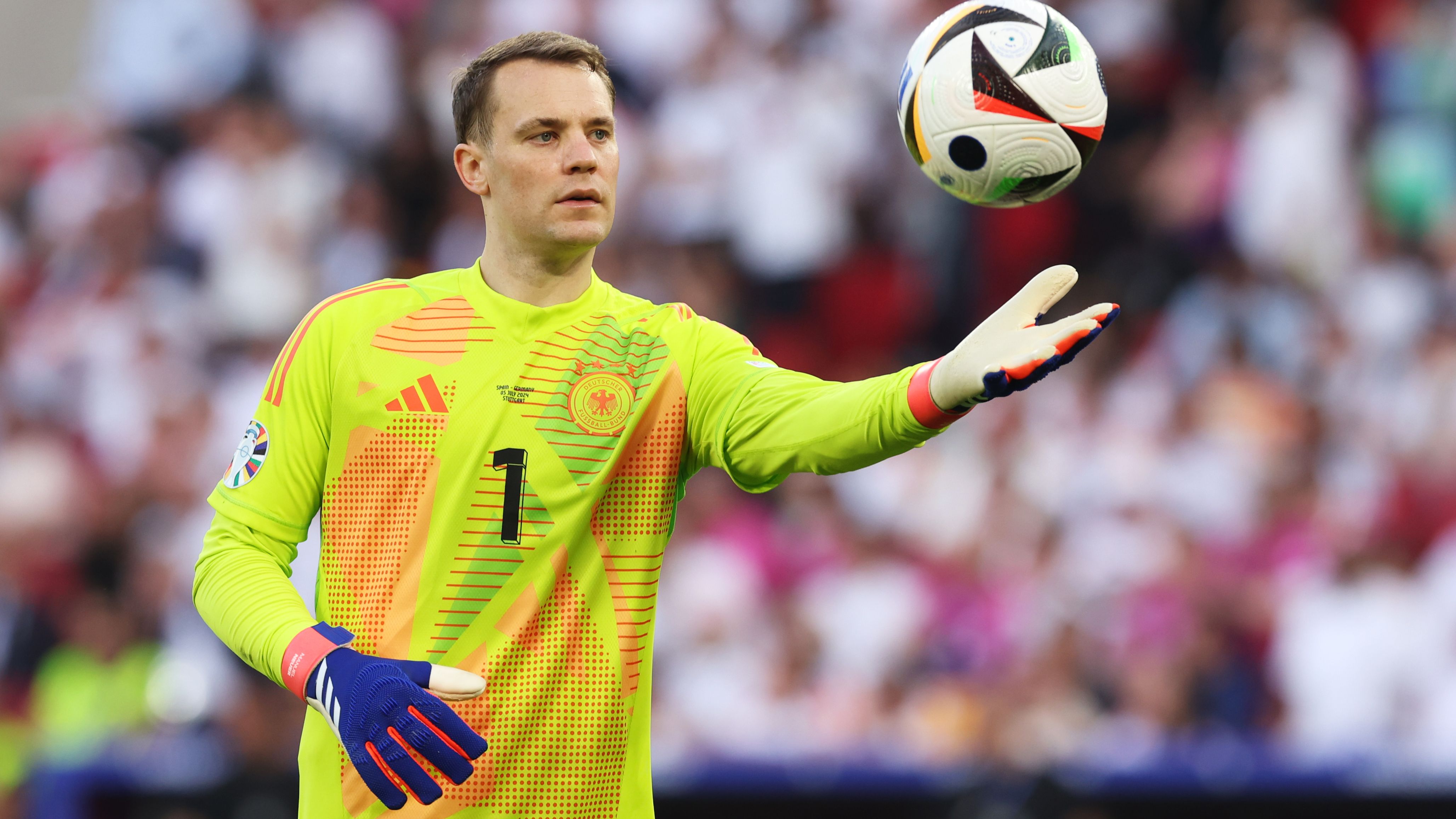 مانويل نوير يمنح هدف بايرن ميونيخ نيك فولتيم لقبًا مرحًا "Woltemessi"، مستوحى من توماس مولر