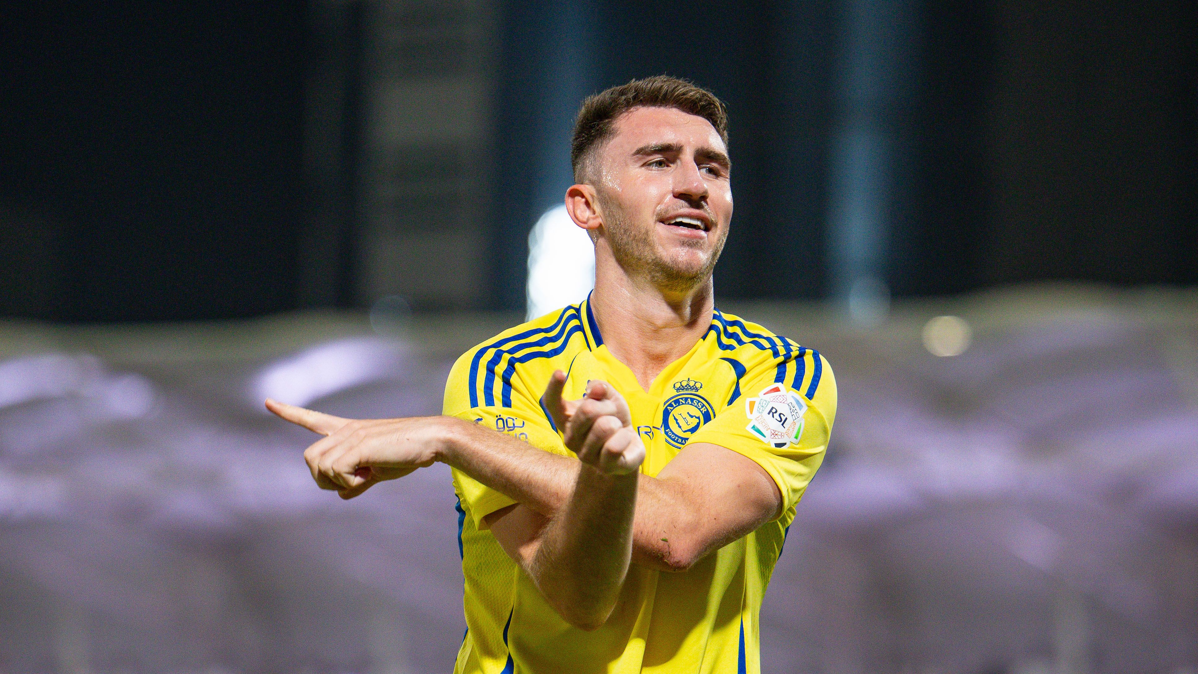 كومو يستهدف إيمريك لابورت: الوافدون الجدد في الدوري الإيطالي يستعدون للانتقال وسط نزاع النصر ومنافسة نادي أتلتيك بلباو