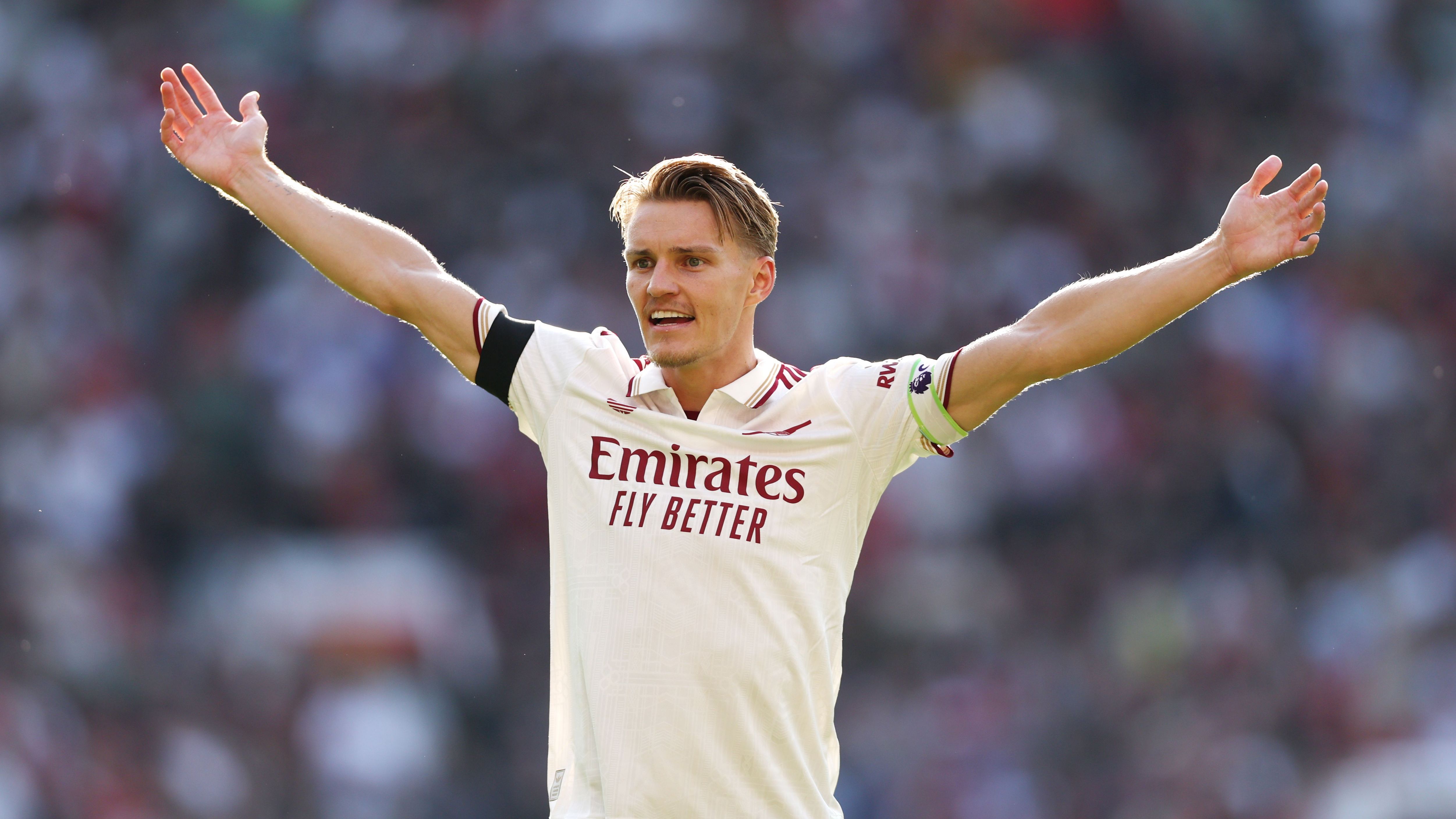 تقييمات لاعبي أرسنال ضد مانشستر يونايتد: هدف ريكاردو كالافيوري برأسية يضمن فوزًا صعبًا لخبراء الكرات الثابتة في أولد ترافورد، بينما يواجه فيكتور جيوكيريس بداية مخيبة للآمال