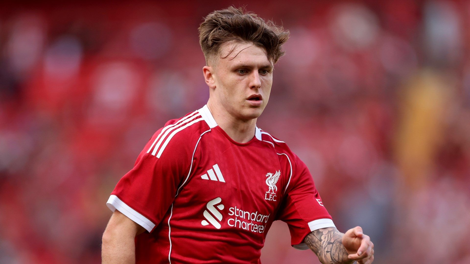 ليفربول يحصل على 25 مليون جنيه إسترليني من انتقال بن دوك إلى بورنموث، مما يعزز سعيه للحصول على ألكسندر إيزاك