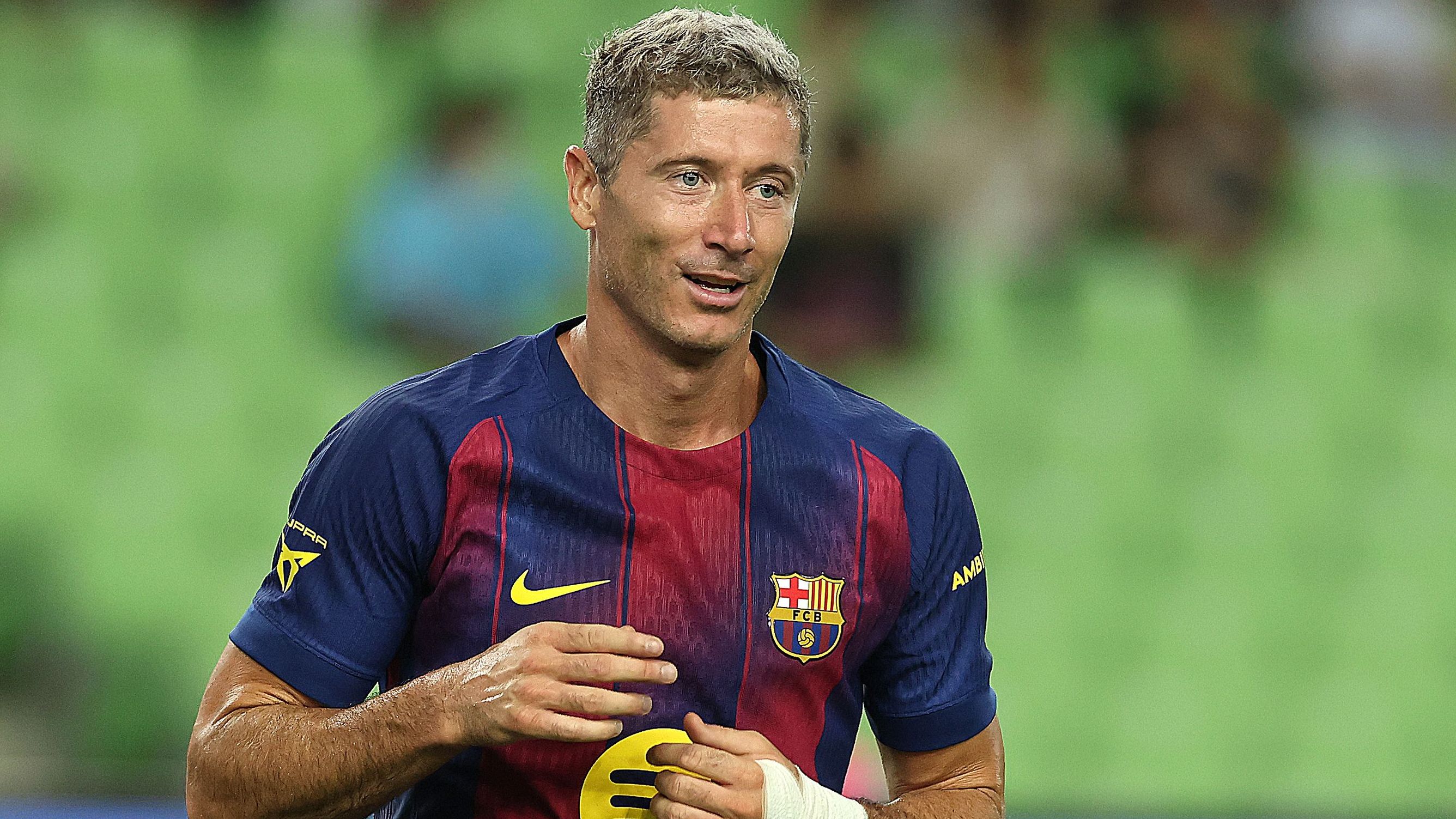 روبرت ليفاندوفسكي يعود إلى تدريبات برشلونة بعد تعافيه من الإصابة، ويستهدف المباراة المقبلة في الدوري الإسباني