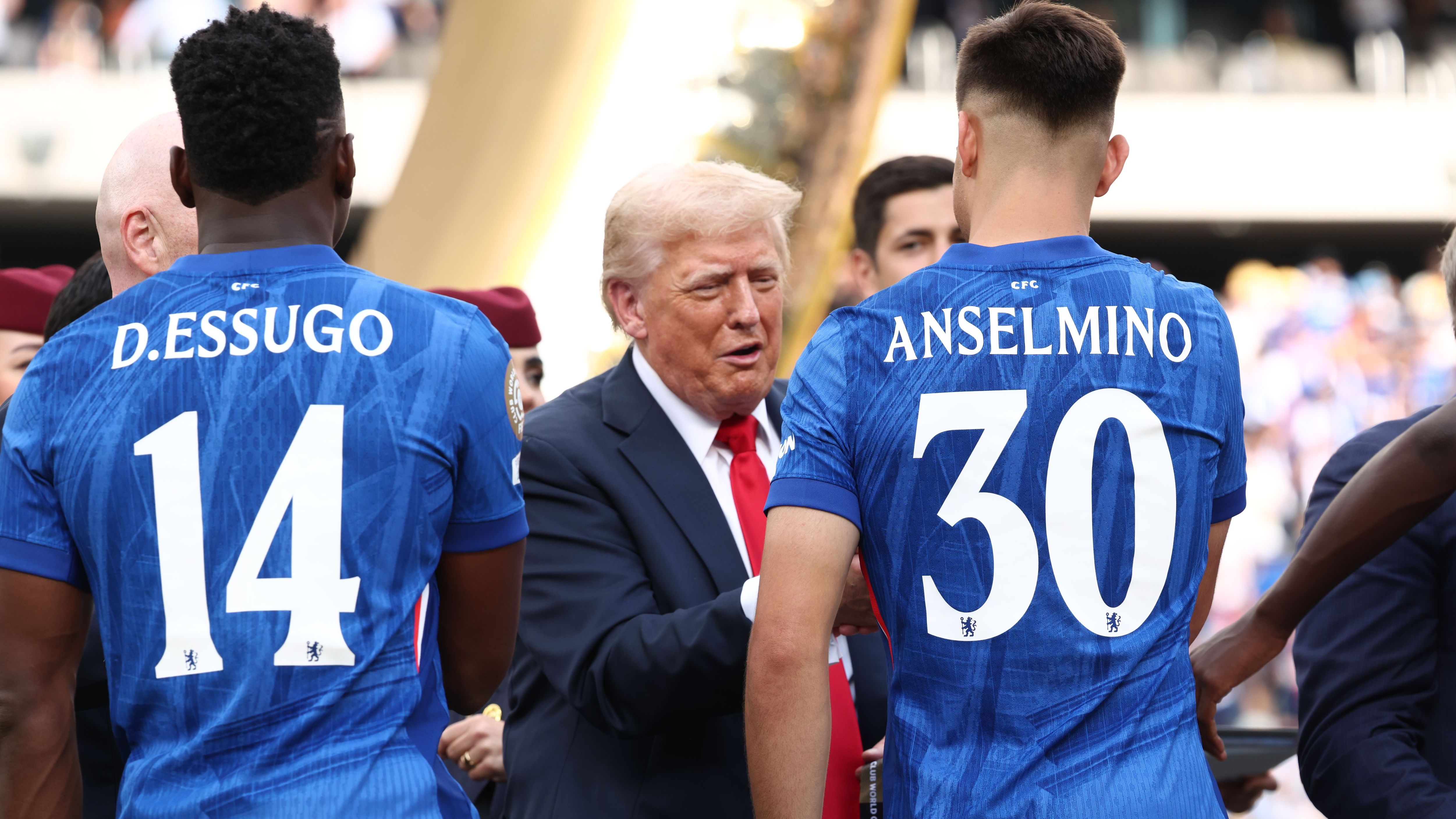 بوروسيا دورتموند يسعى لضمّ كارني تشوكويميكا إلى تشيلسي: يقترب من إتمام صفقة انتقال دائمة، ويخطط لاتفاق إعارة منفصل.
