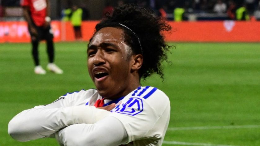 أرسنال يسعى لضم لاعب إيفرتون بعد تفوقه على توتنهام في صفقة إيبيريتشي إيزي