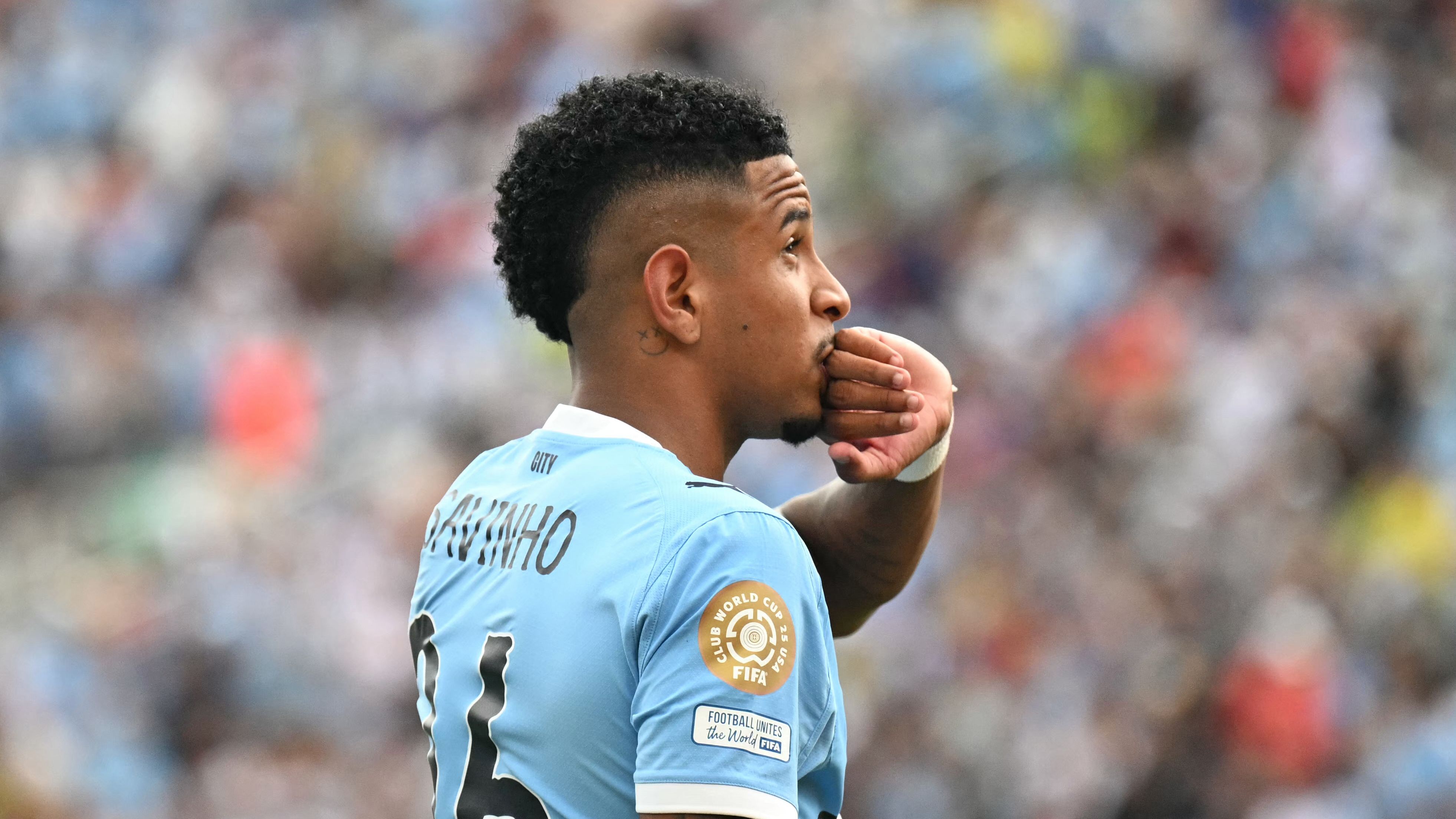 توتنهام هوتسبير يحول تركيزه من إيبيريتشي إيزي إلى عرض بقيمة 80 مليون يورو لضم سافينيو لاعب مانشستر سيتي بعد انتقاله إلى أرسنال