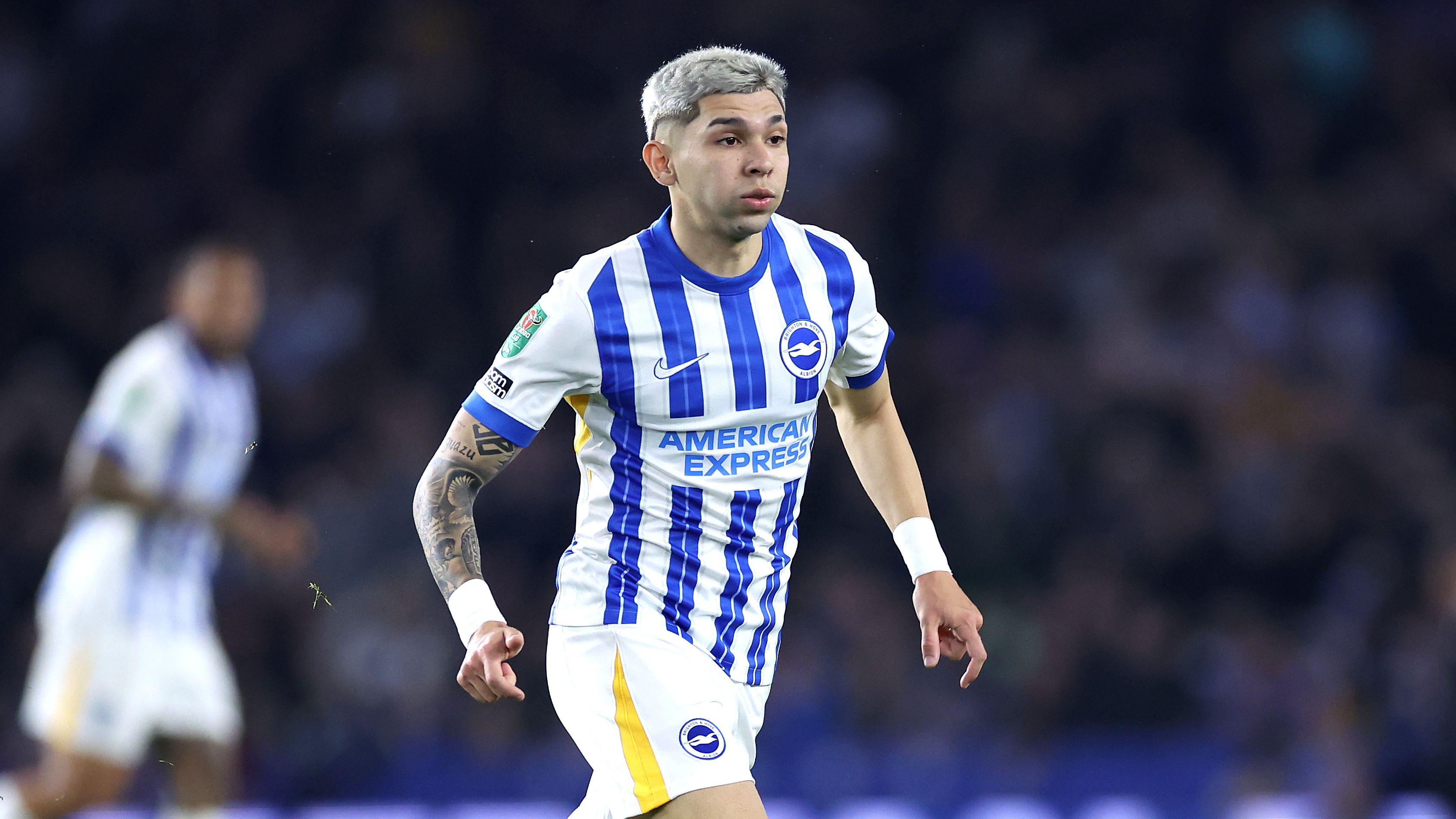 بلو كو تنهي اتفاق انتقال خوليو إنسيسو لاعب برايتون: هل ينضم الجناح إلى تشيلسي أو ستراسبورغ؟