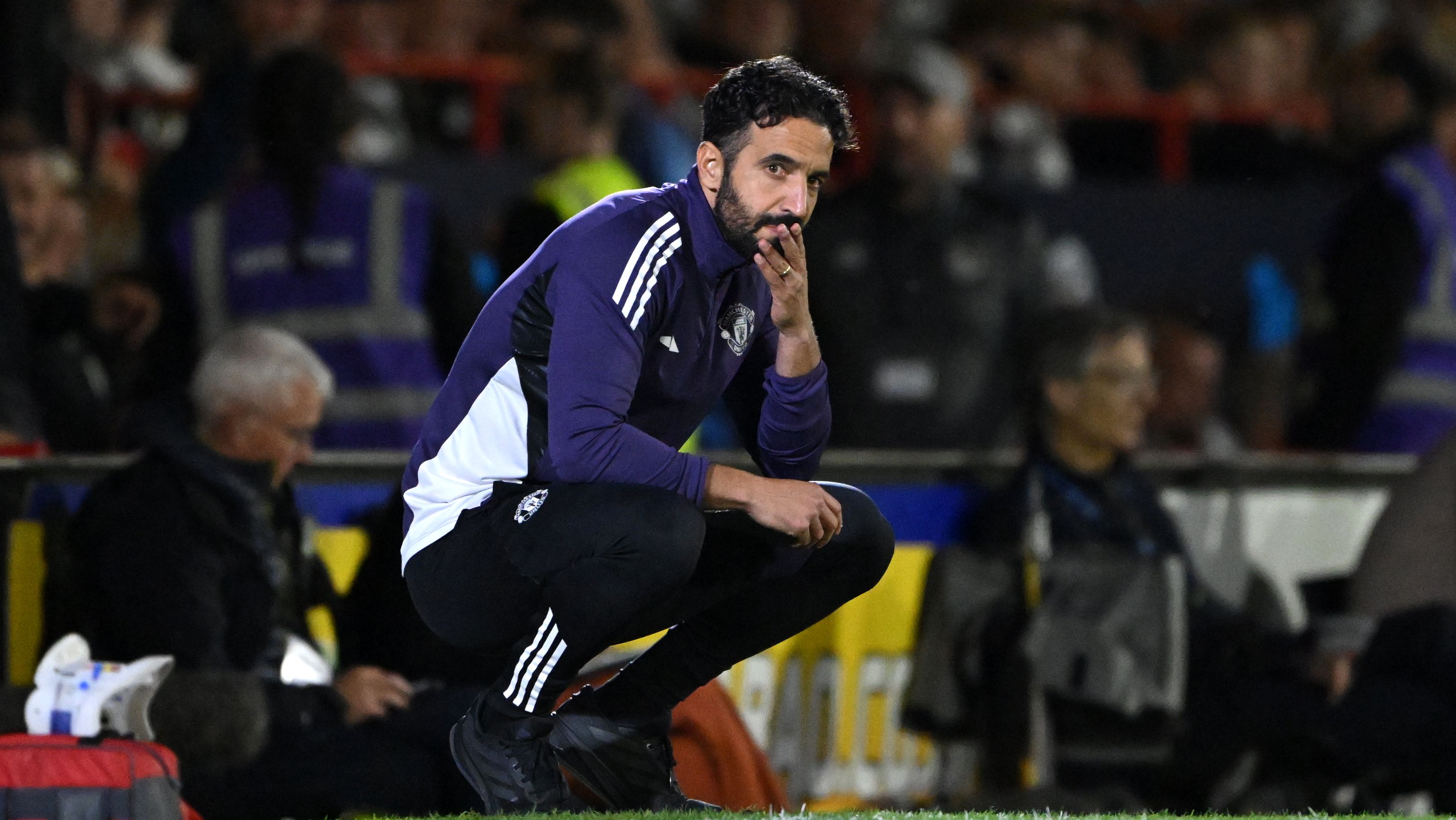 طقوس روبن أموريم غير العادية في ركلات الجزاء: استكشاف خرافات مدرب مانشستر يونايتد