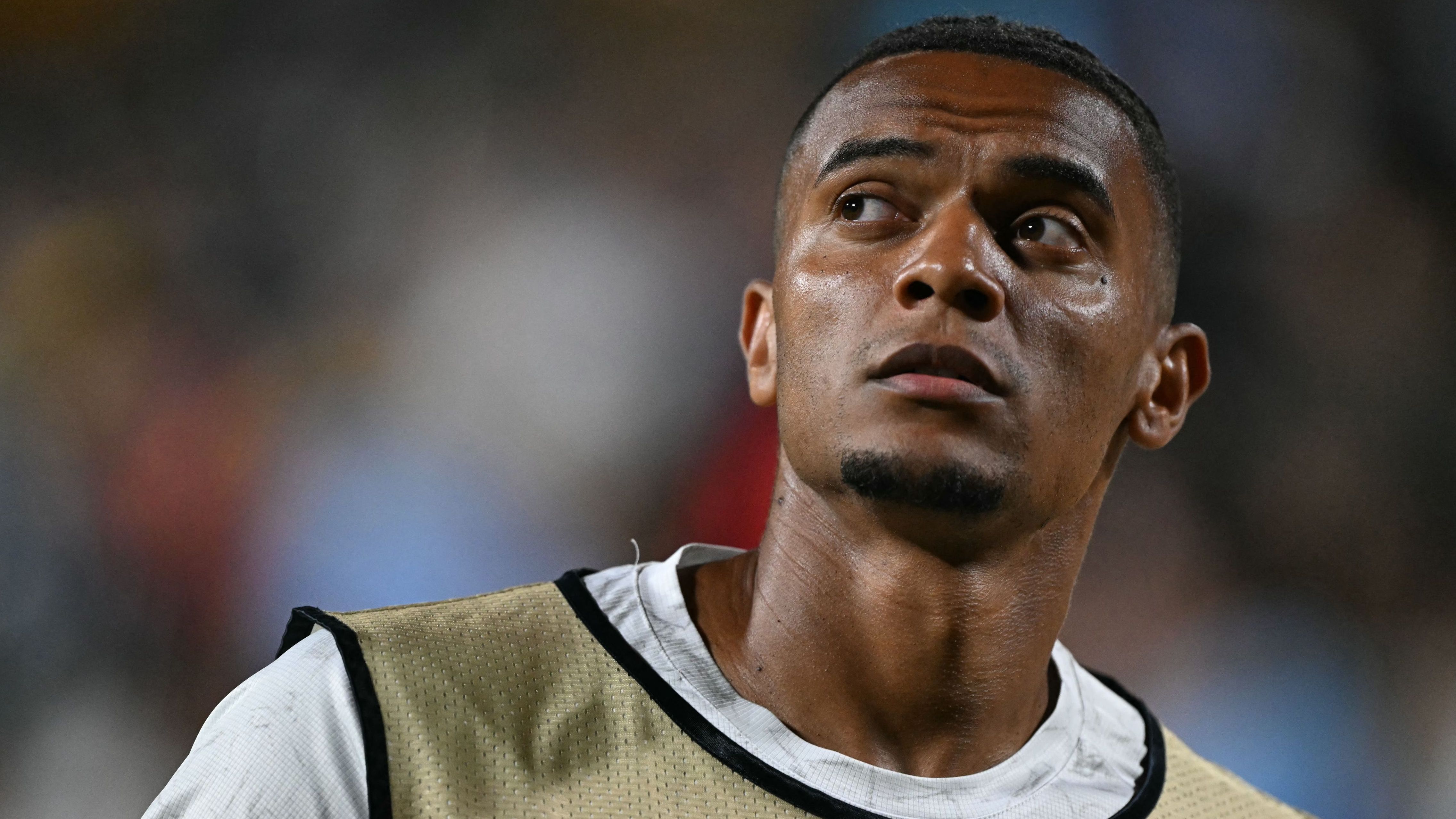 ميلان يتعاقد مع مانشستر سيتي لضم مانويل أكانجي، وينافس جالطة سراي على ضم المدافع