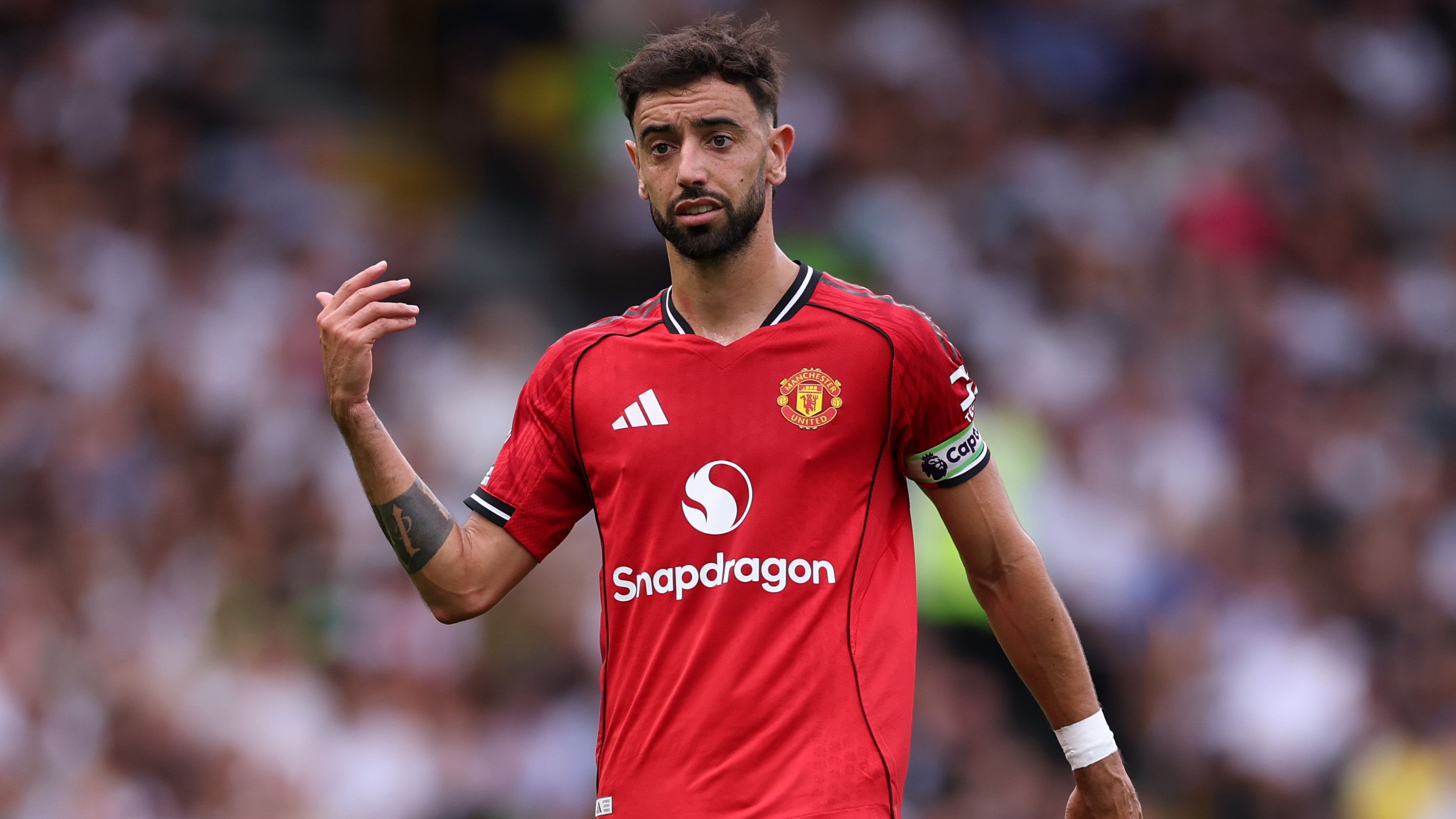 برونو فرنانديز يدرس فرصًا في السعودية أو الدوري الأمريكي لكرة القدم مع تخفيف مانشستر يونايتد لموقفه بشأن الانتقالات