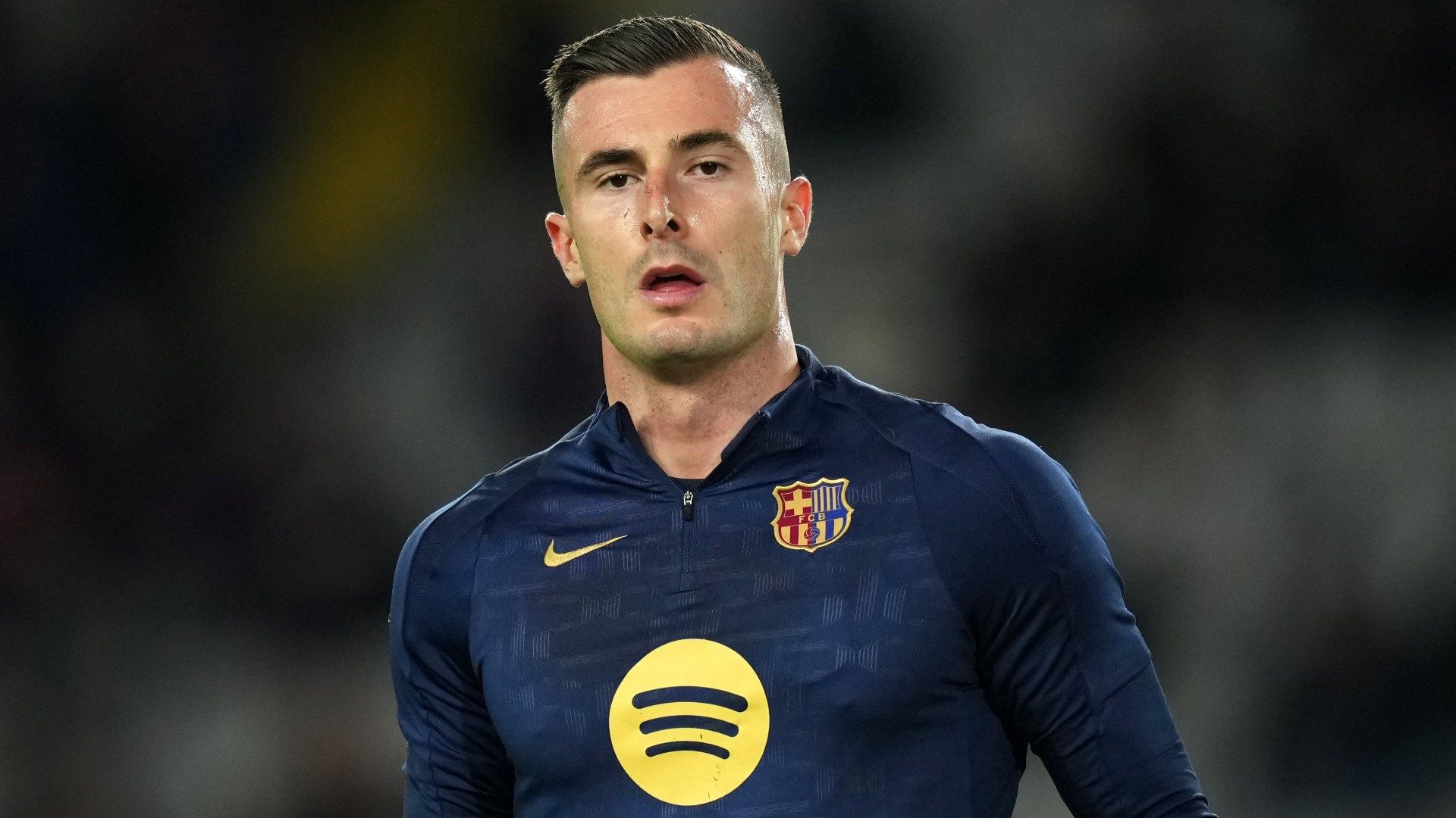 برشلونة يستعد لتسجيل فويتشيك تشيزني بينما ينهي إينياكي بينا إعارته في الدوري الإسباني بعد تمديد العقد
