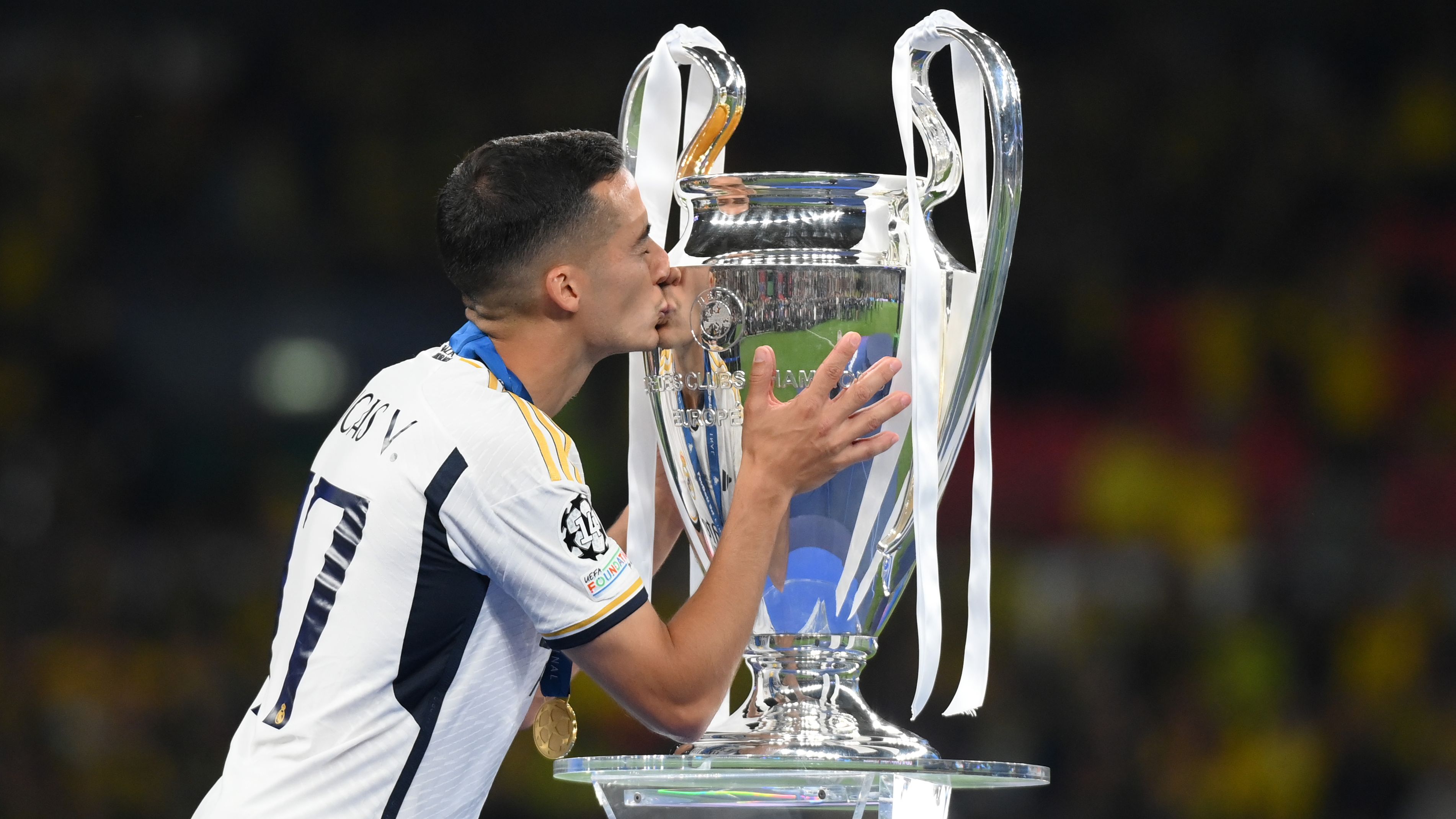 إريك تين هاج يضمن أسطورة ريال مدريد بعد حصوله على الموافقة الطبية الناجحة قبل انتقاله إلى باير ليفركوزن