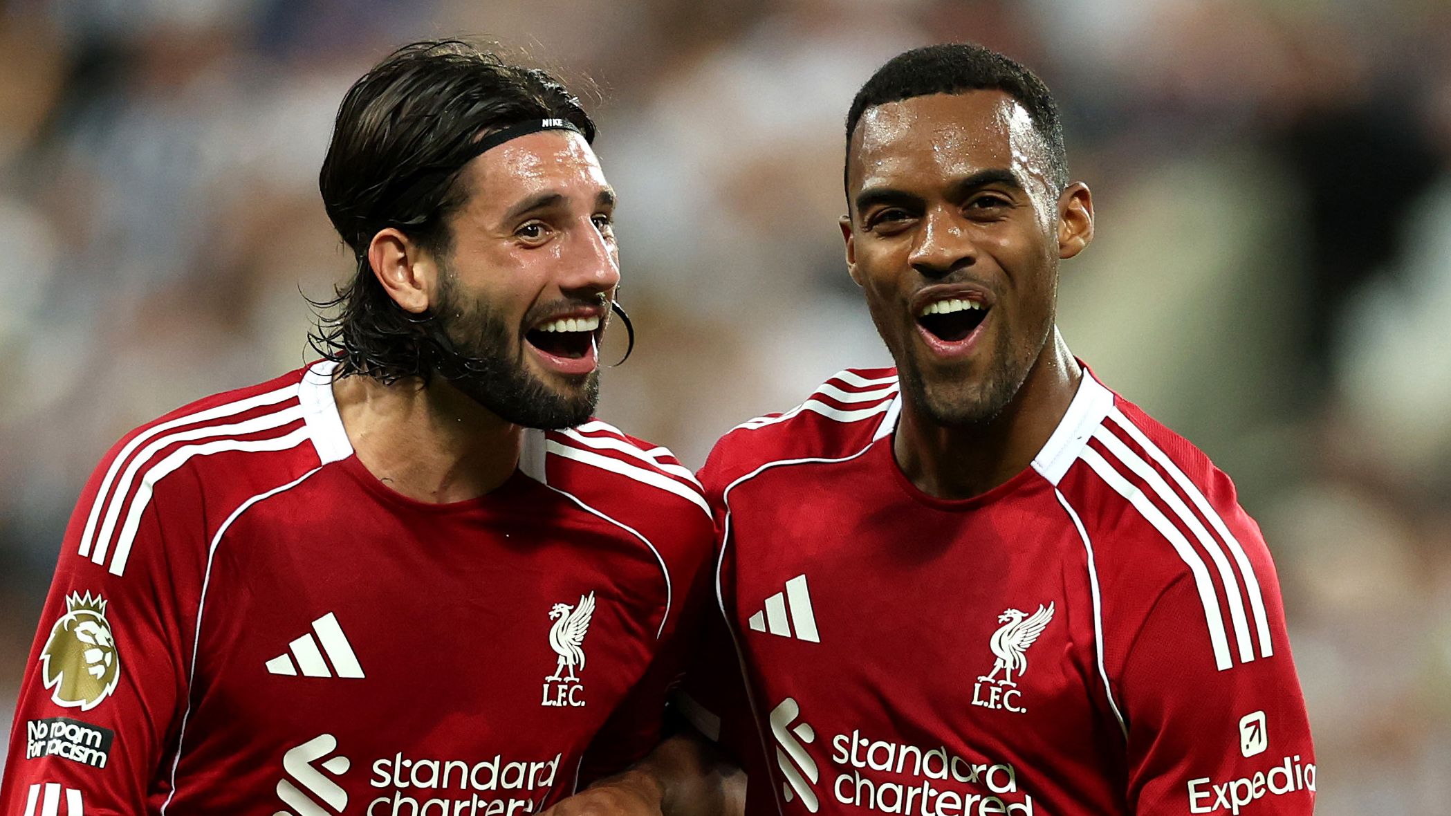 تقييمات لاعبي ليفربول ضد نيوكاسل: هدف ريو نغوموها الدرامي في الدقيقة 100 يضمن فوزًا صعبًا لفريقه، حيث يتعافى ماغبايز بعد طرد أنتوني جوردون.