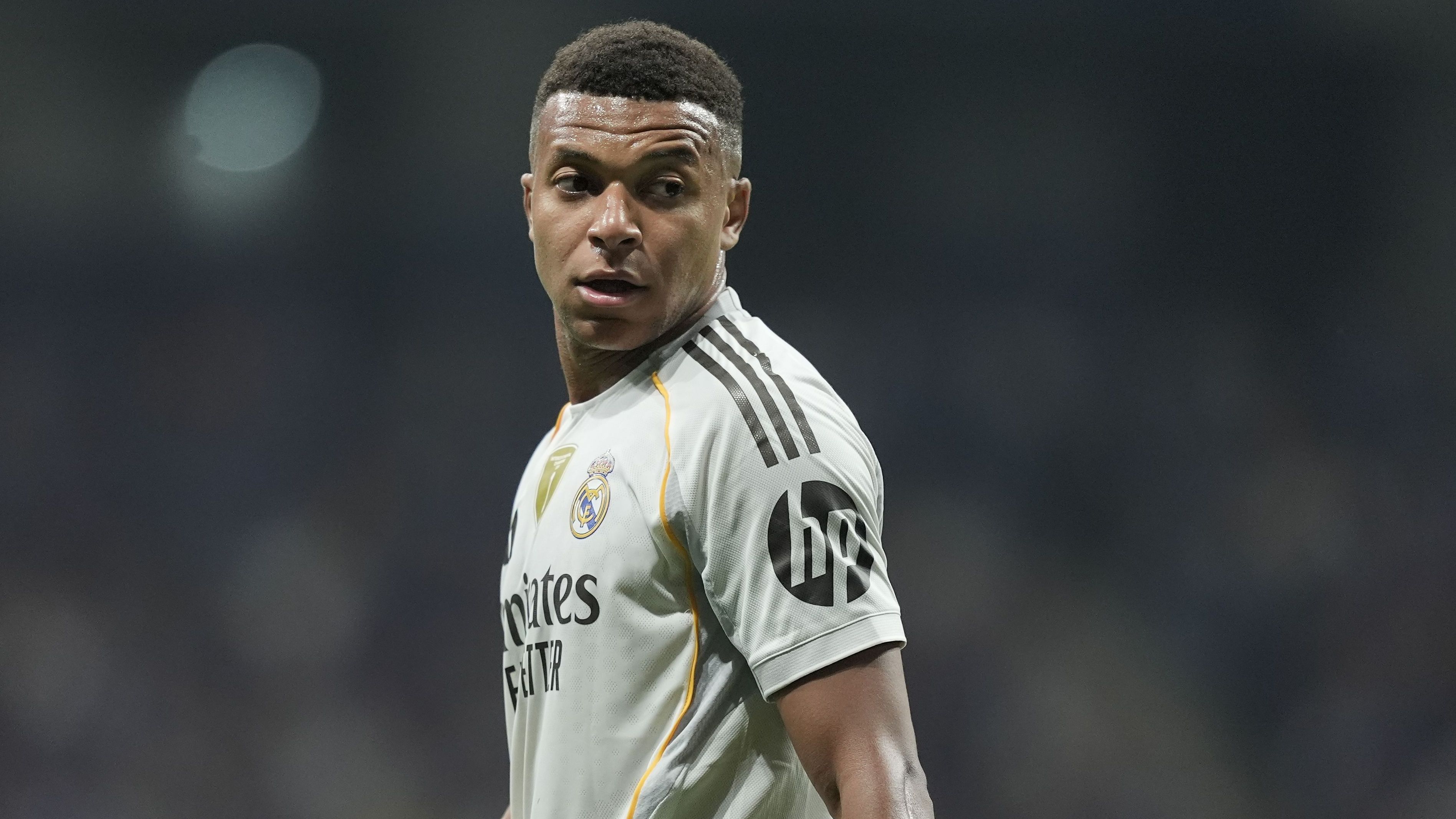 تشابي ألونسو يتحدث عن زيادة وزن كيليان مبابي، بينما يحدد مدرب ريال مدريد مجالات التحسين بعد أداء النجم بهدفين ضد أوفييدو