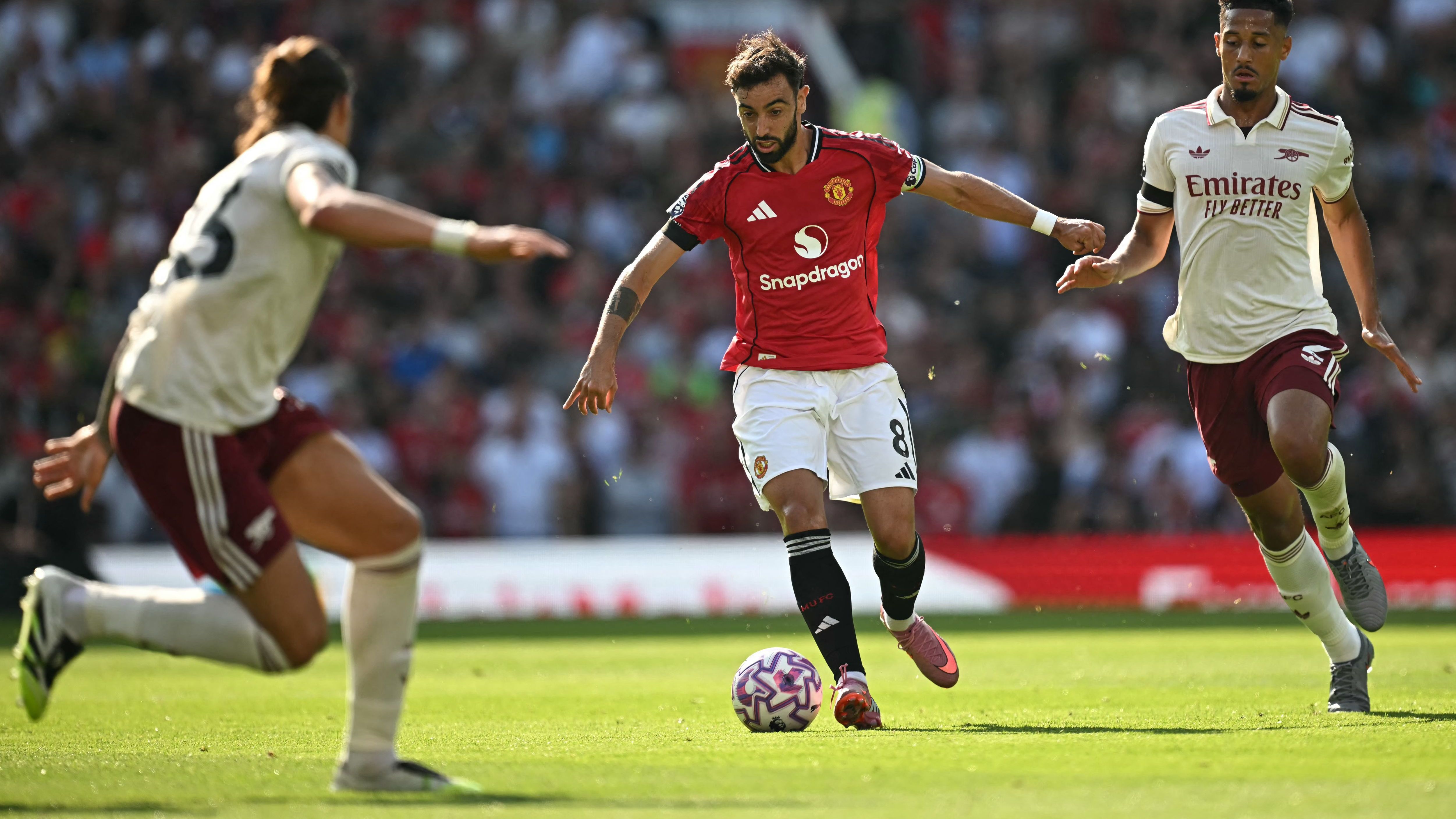 الاتحاد يستهدف قائد مانشستر يونايتد برونو فرنانديز في صفقة انتقال صيفية محتملة بعرض سنوي قدره 33 مليون جنيه إسترليني