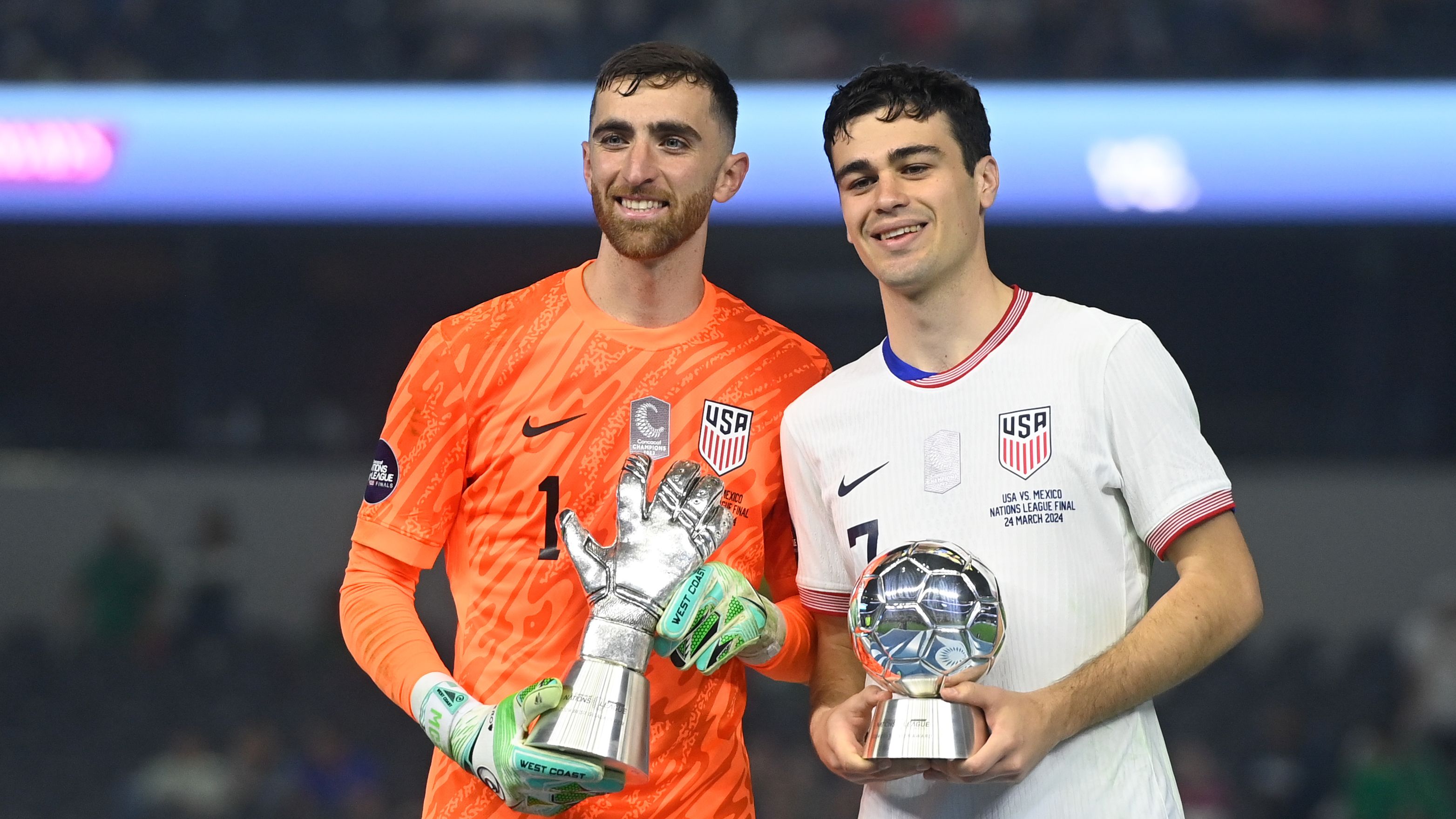 لاعب خط وسط USMNT جيو رينا ينهي انتقاله من بوروسيا دورتموند إلى بوروسيا مونشنغلادباخ