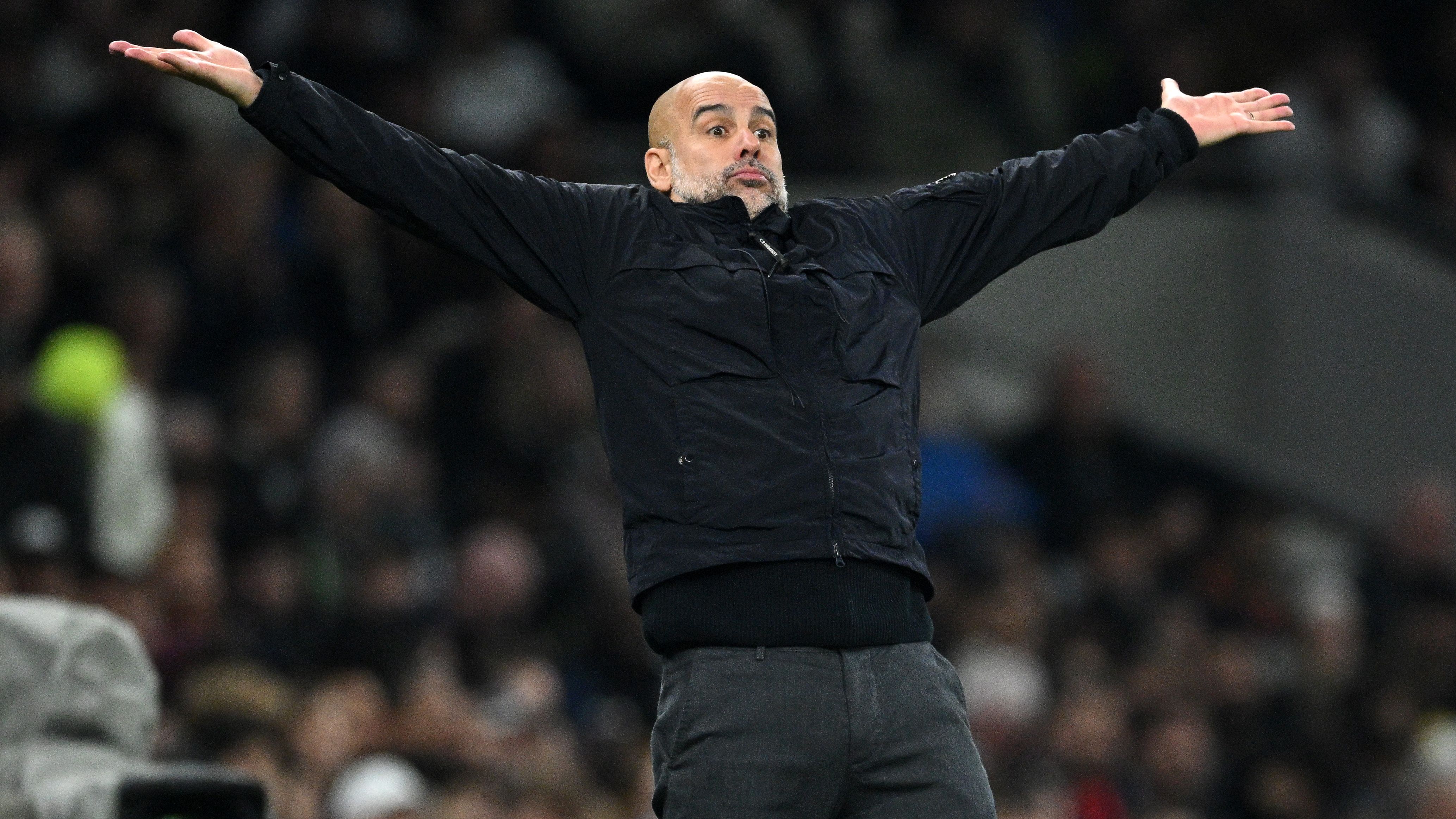 بيب جوارديولا ينتقد إنفاق مانشستر يونايتد وليفربول وأرسنال في سوق الانتقالات بعد أن تفوق منافسوه على مانشستر سيتي في الإنفاق خلال فترة الانتقالات الصيفية