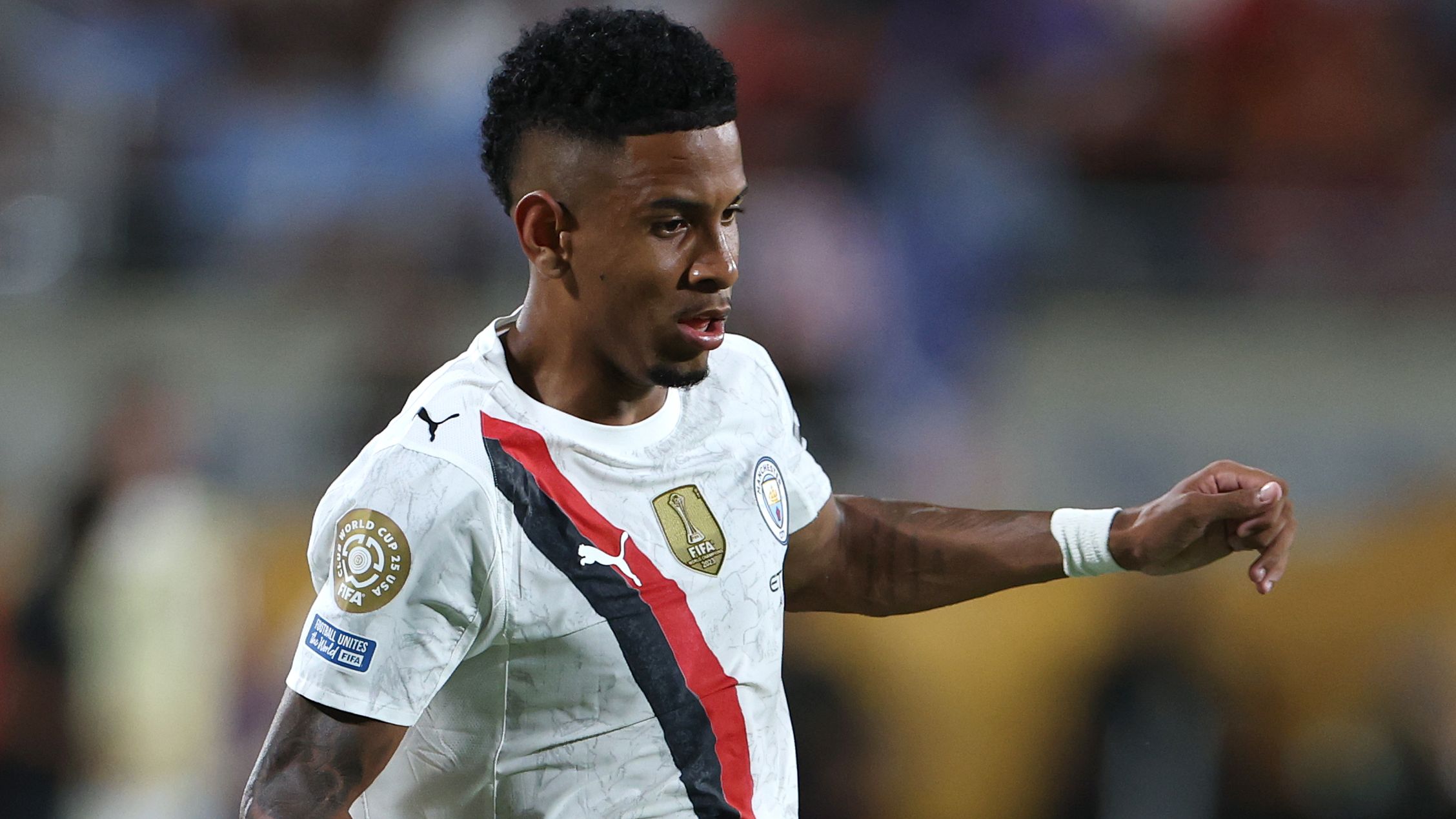 توتنهام يرفع عرضه لضم سافينيو إلى أكثر من 70 مليون يورو بعد رفض إيزي، على الرغم من تردد مانشستر سيتي