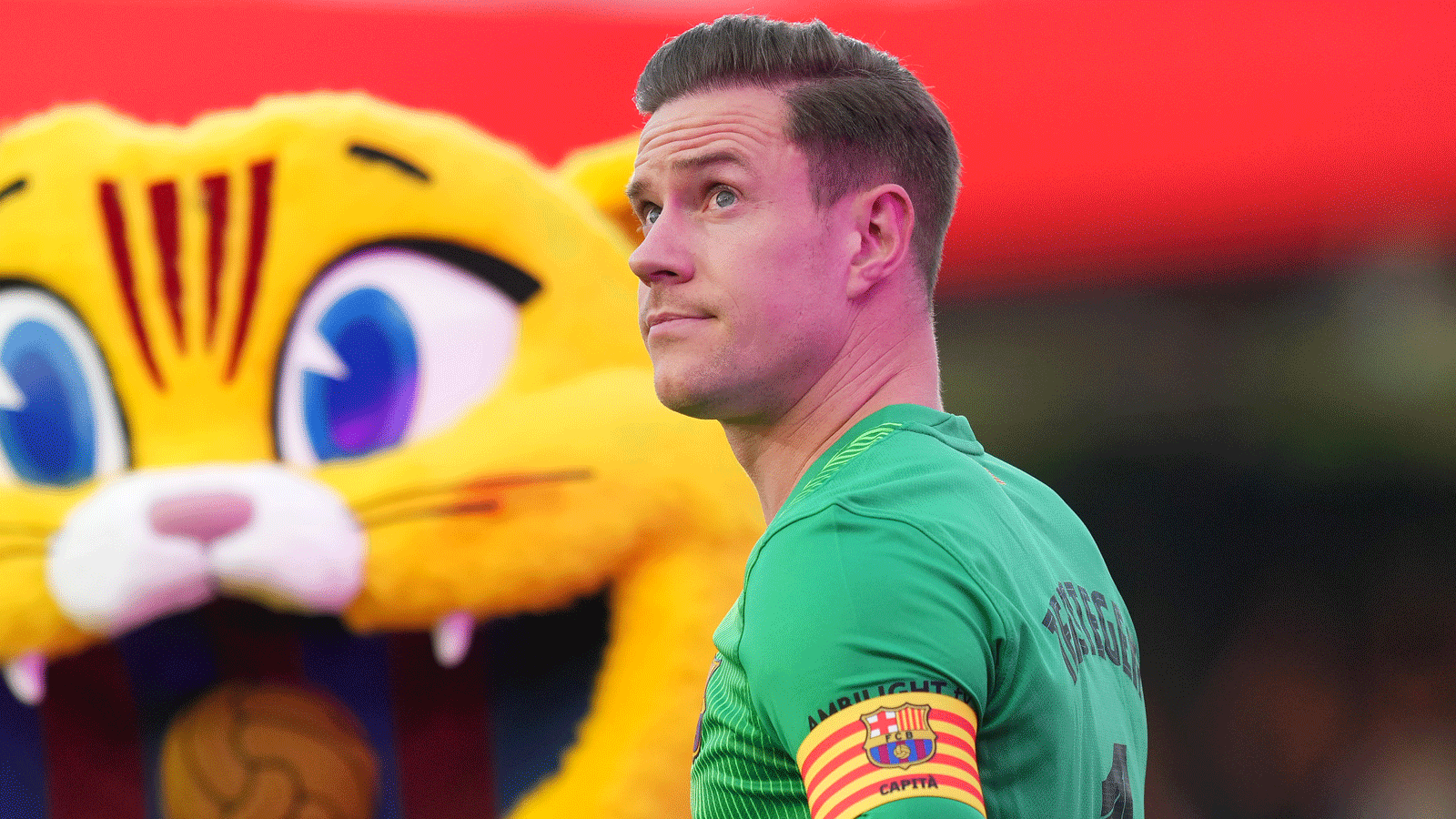 معاناة تير شتيجن في برشلونة تُمهد الطريق لعودة نوير إلى المنتخب الألماني قبل كأس العالم 2026
