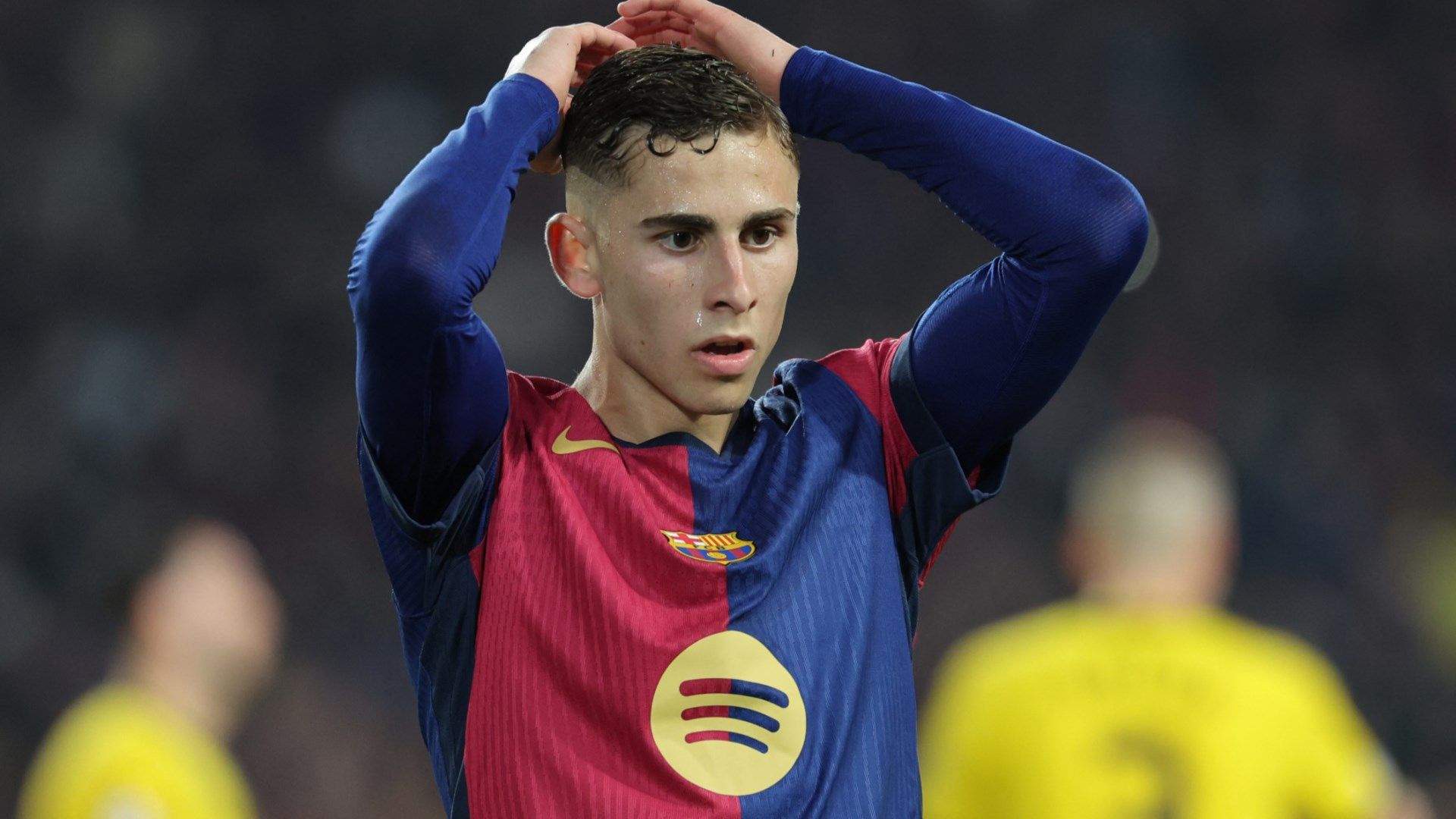 مانشستر يونايتد وتشيلسي يقدمان عرضًا بقيمة 80 مليون يورو لضم لاعب وسط برشلونة فيرمين لوبيز هذا الصيف