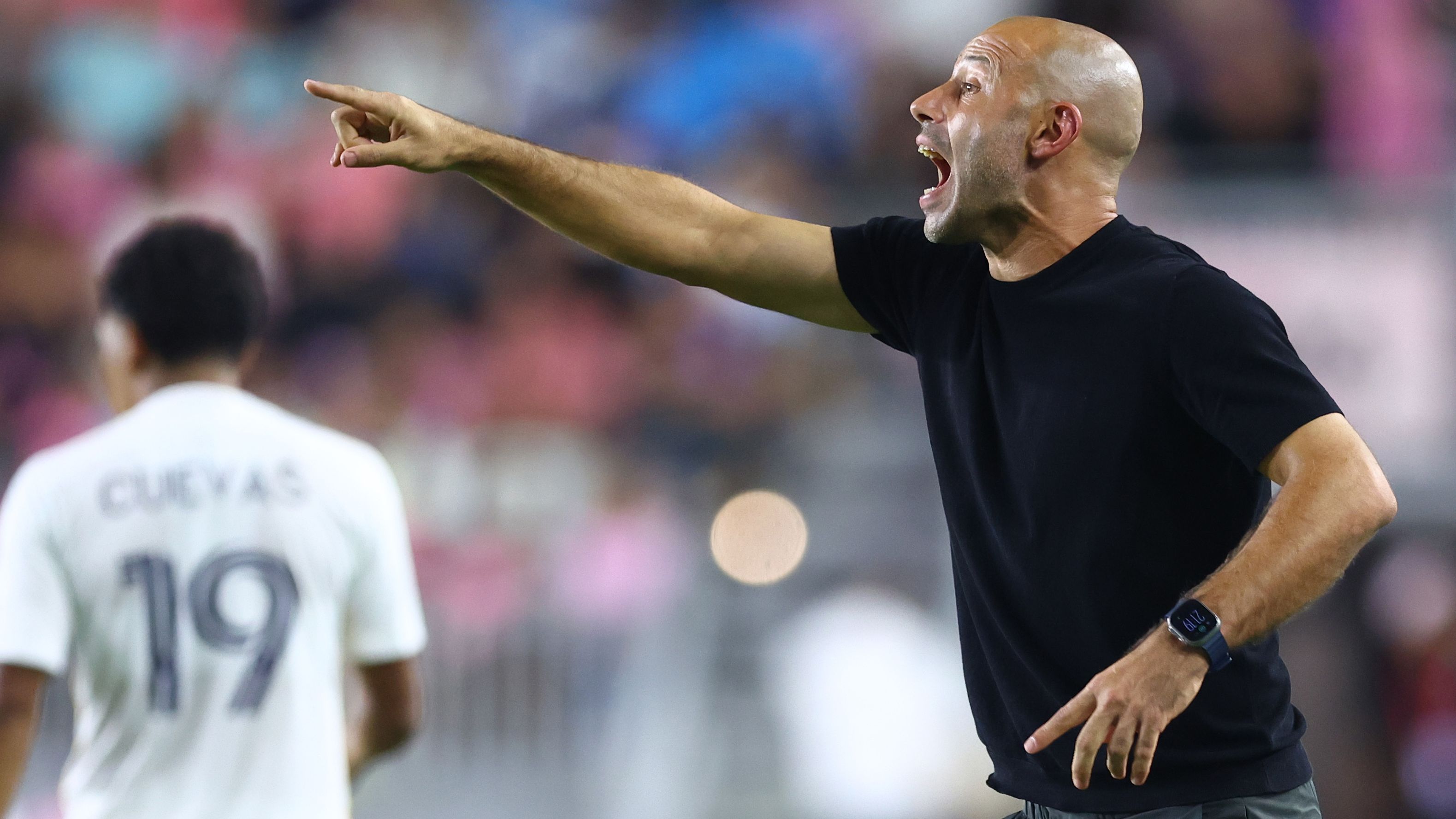 كأس الدوري تؤكد التزام مدرب إنتر ميامي، خافيير ماسكيرانو، بقواعد البطولة في حادثة الهاتف المحمول التي أعقبت البطاقة الحمراء