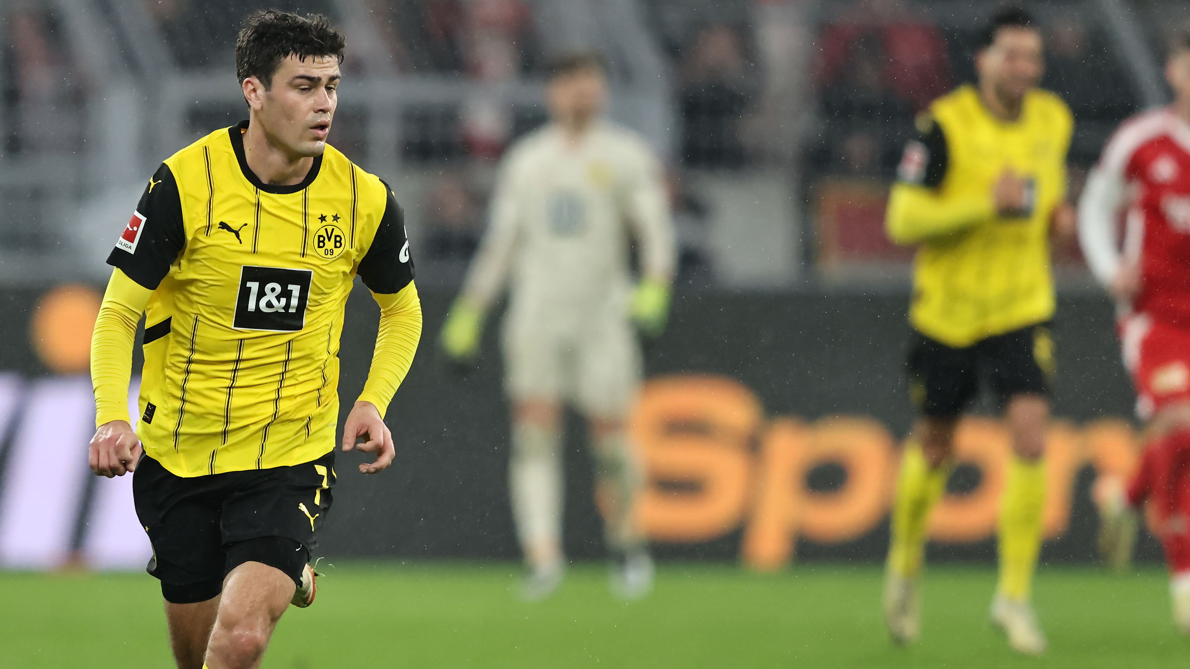جيو رينا، لاعب خط وسط منتخب الولايات المتحدة الأمريكية لكرة القدم، في مفاوضات متقدمة مع بوروسيا مونشنغلادباخ مع اقتراب رحيله عن دورتموند
