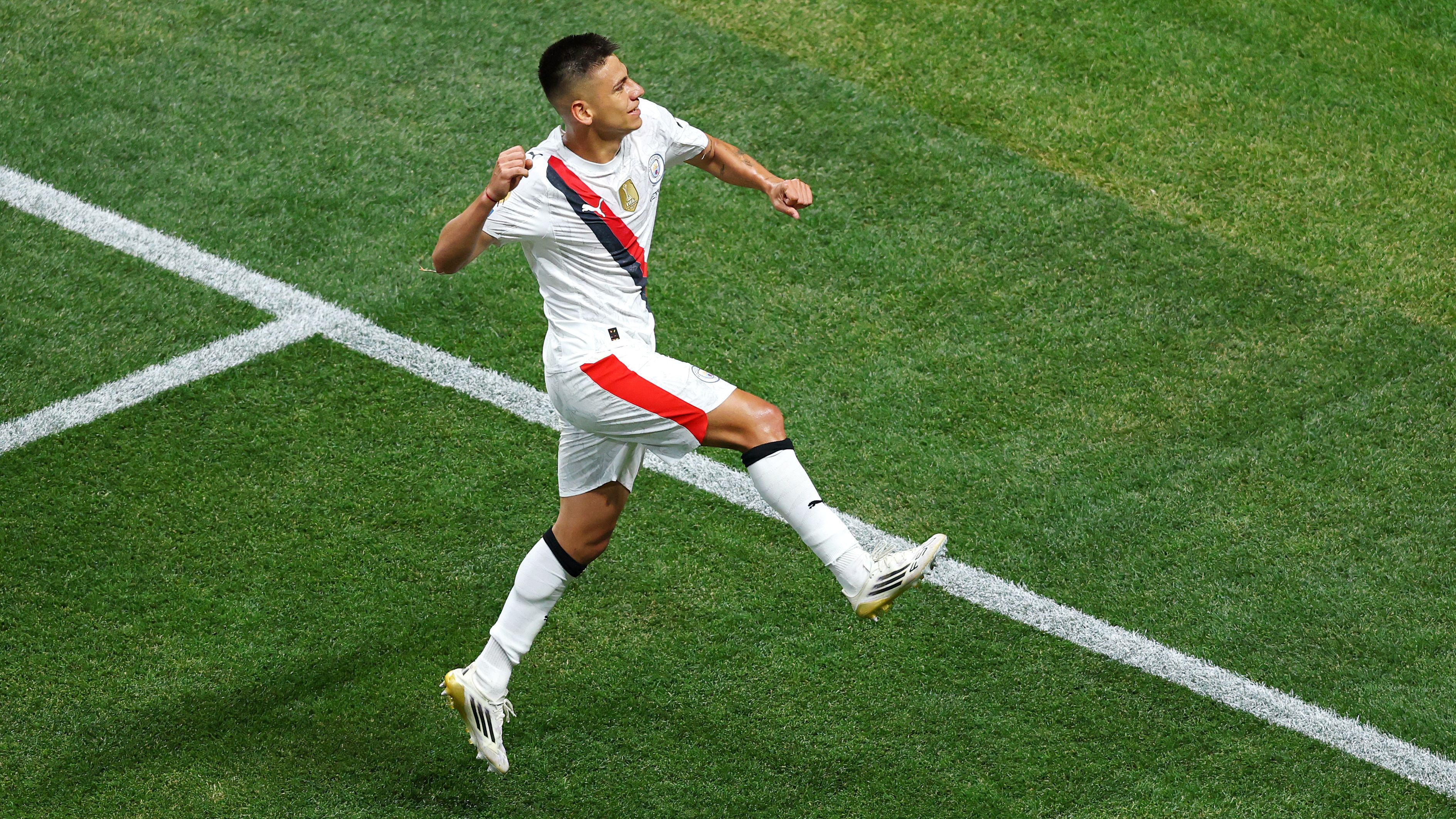 كلاوديو إيشيفيري ينتقل على سبيل الإعارة إلى باير ليفركوزن من مانشستر سيتي