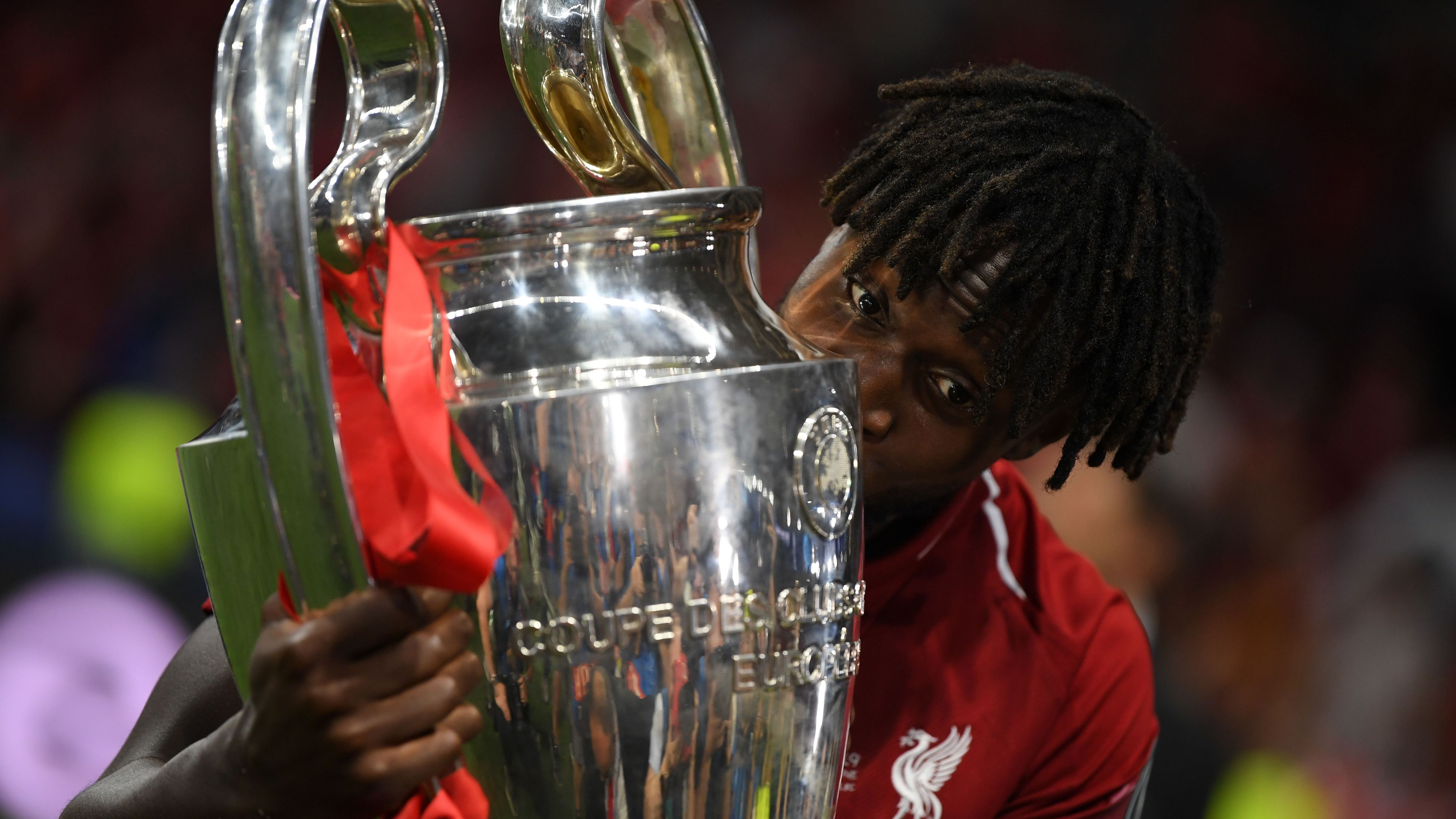 لاعب ليفربول السابق على وشك الدخول في سوق الانتقالات الحرة: بطل دوري أبطال أوروبا يفكر في إنهاء عقده بعد تغيير الفريق