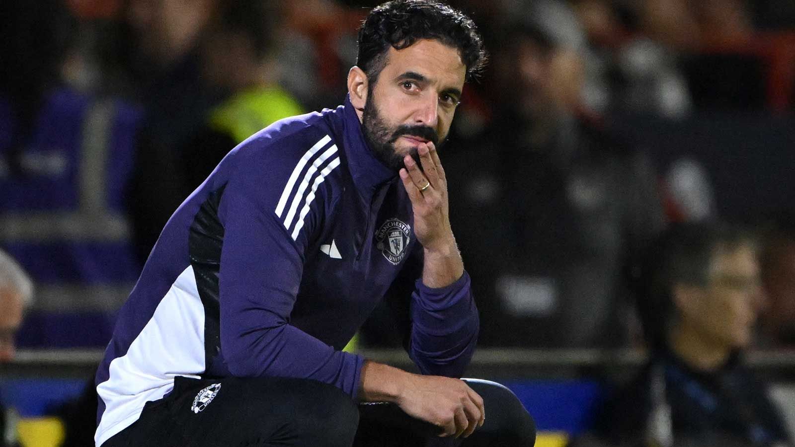 واين روني يعرب عن قلقه إزاء رسالة روبن أموريم الانتقادية للاعبي مانشستر يونايتد بعد الهزيمة أمام غريمسبي