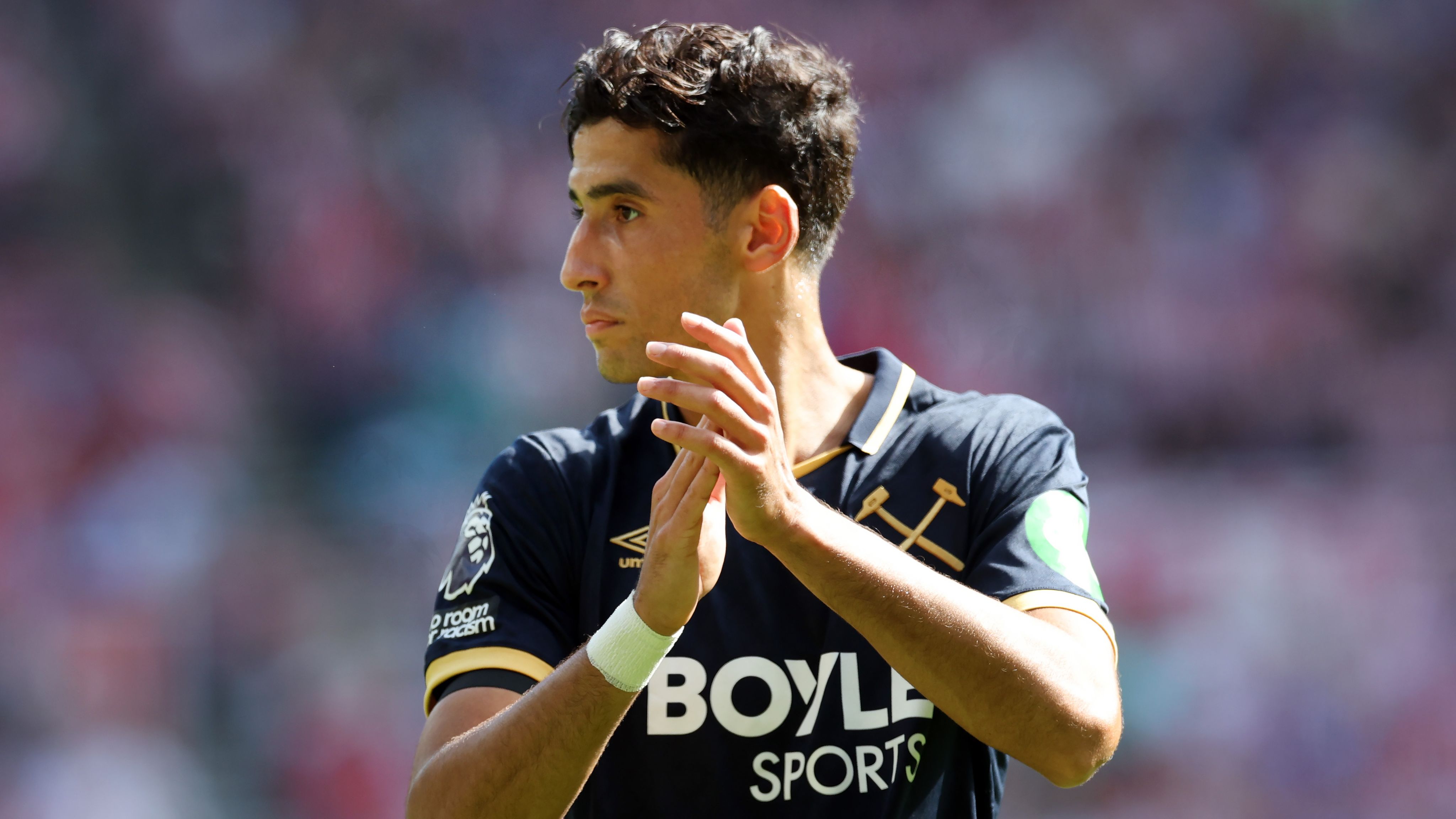 مارسيليا يتنافس مع سندرلاند على نايف أغيرد لاعب وست هام بينما يتطلع دي زيربي إلى تعاقدات إضافية