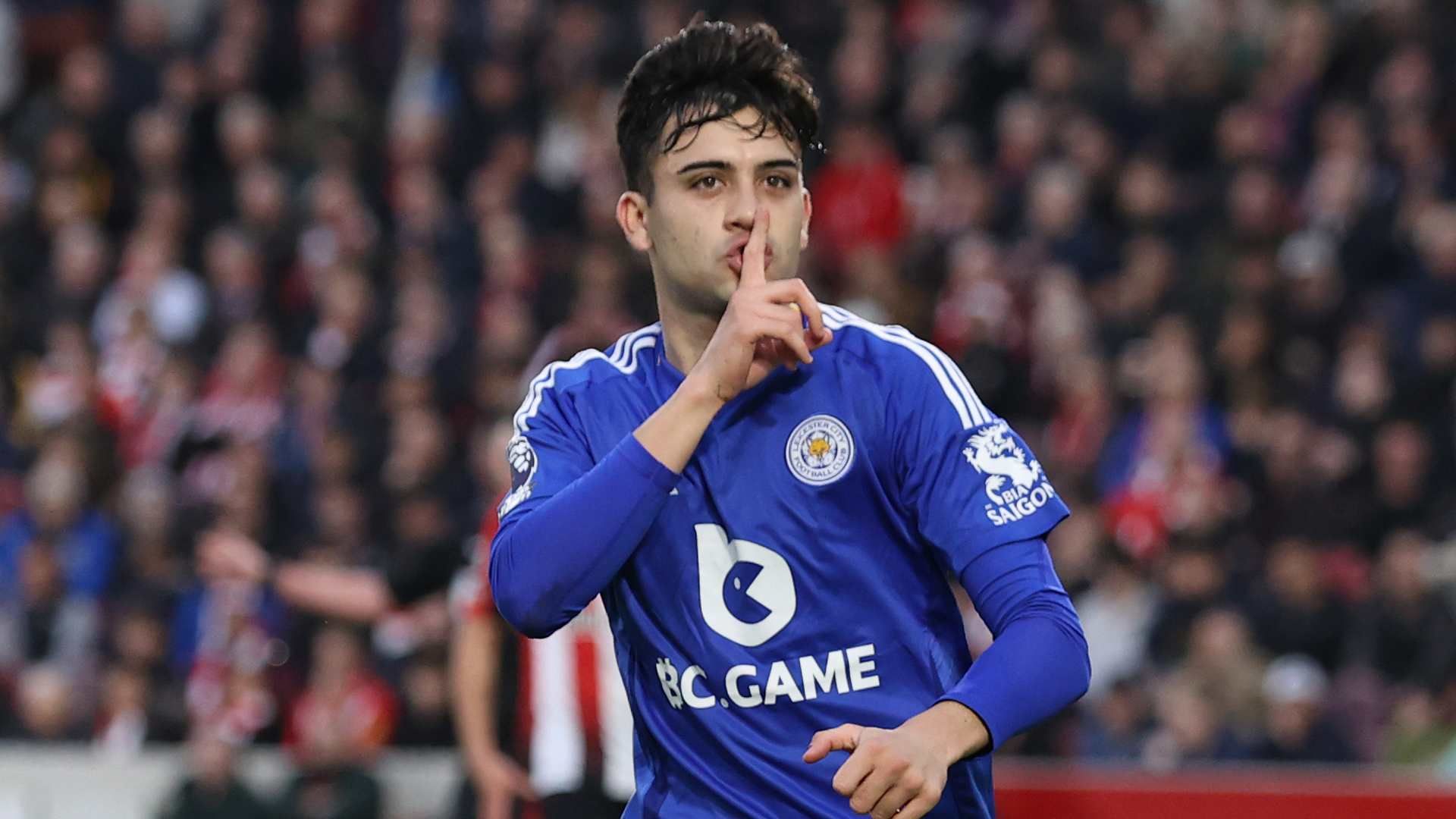 تشيلسي يحول تركيزه من تشافي سيمونز إلى التعاقد مع فاكوندو بونانوتي لاعب برايتون، متفوقًا على ليدز وبوروسيا دورتموند
