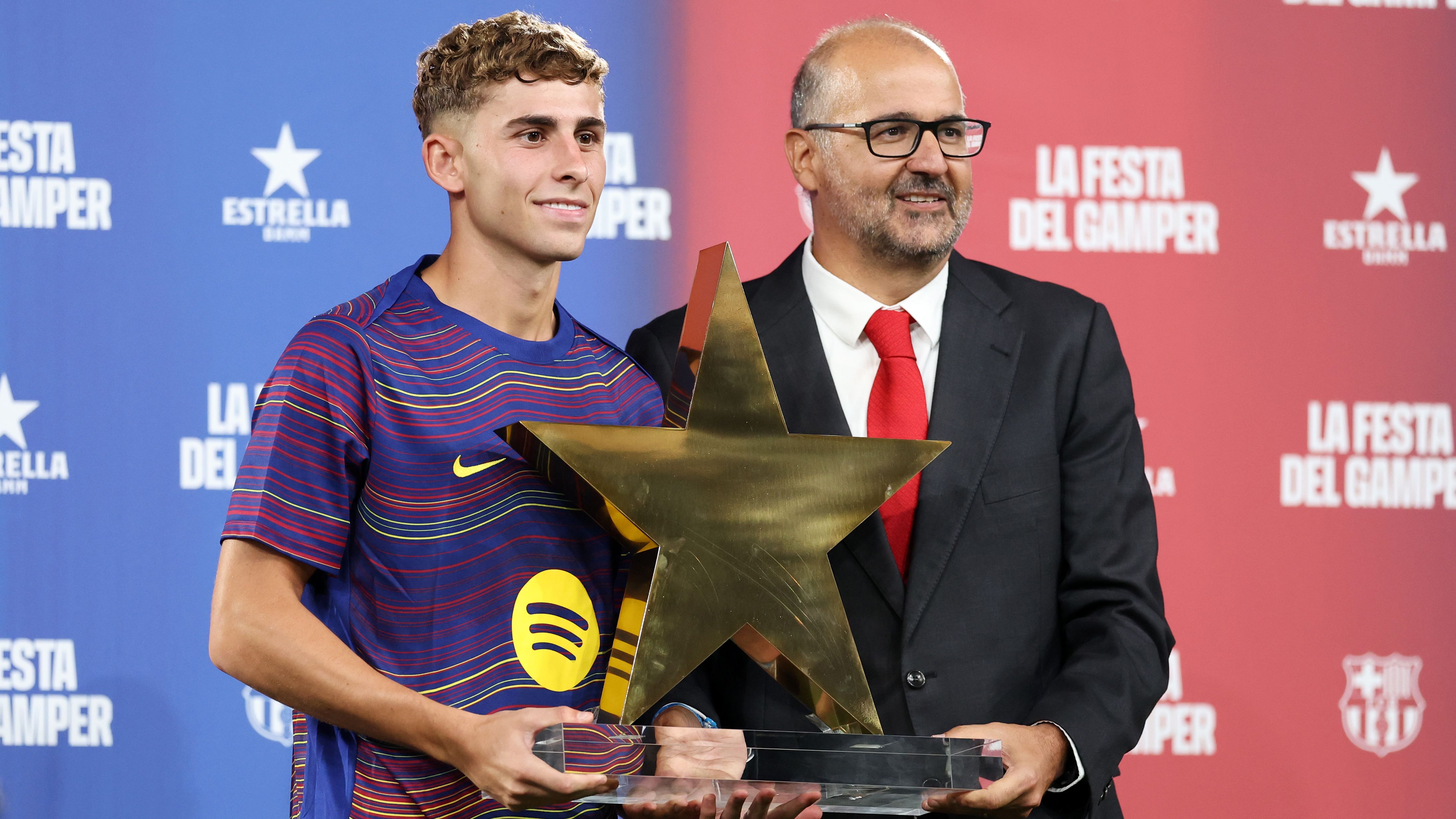 فيرمين لوبيز يُعرب عن رغبته في البقاء في برشلونة وسط تقييم بقيمة 90 مليون يورو لانتقال محتمل إلى تشيلسي