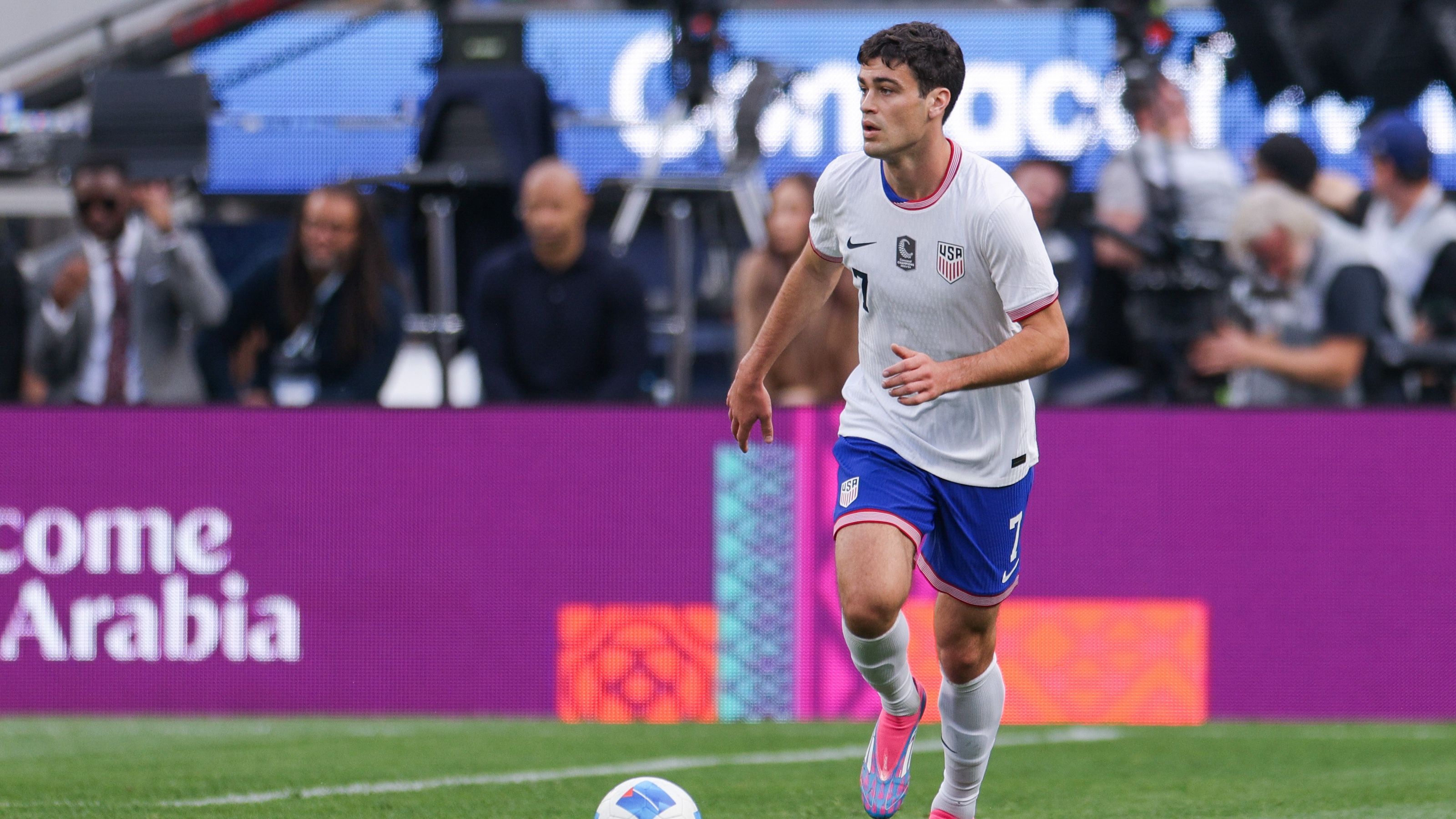 جيو رينا يتأمل في استبعاده من المباريات الودية لمنتخب الولايات المتحدة في سبتمبر ويهدف للعودة تحت قيادة بوتشيتينو
