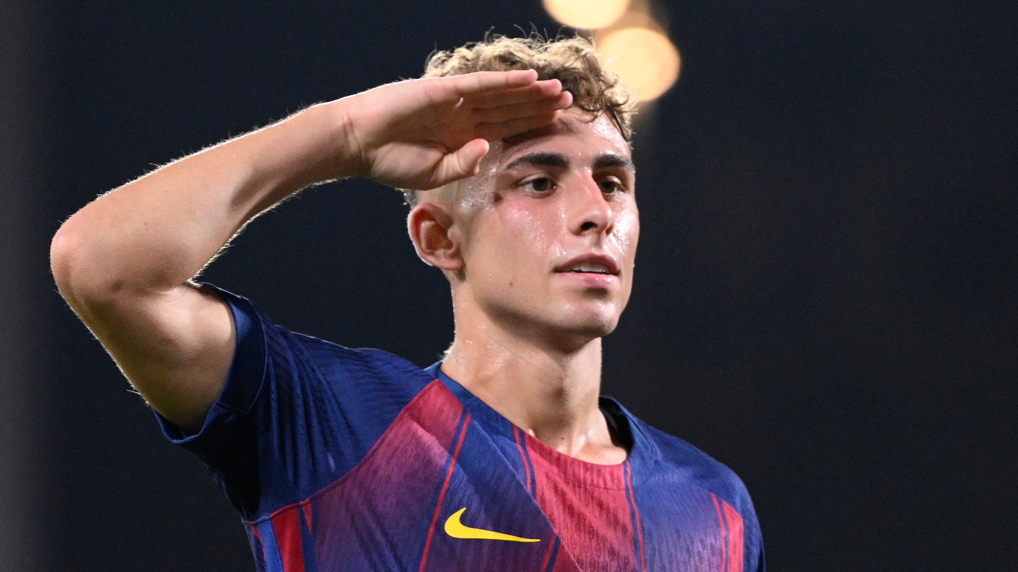 تشيلسي يقدم عرضًا بقيمة 40 مليون يورو لضم لاعب وسط برشلونة فيرمين لوبيز، في حين يسعى إنزو ماريسكا إلى الالتزام بالموعد النهائي للانتقالات بعد فشله في ضم تشافي سيمونز.