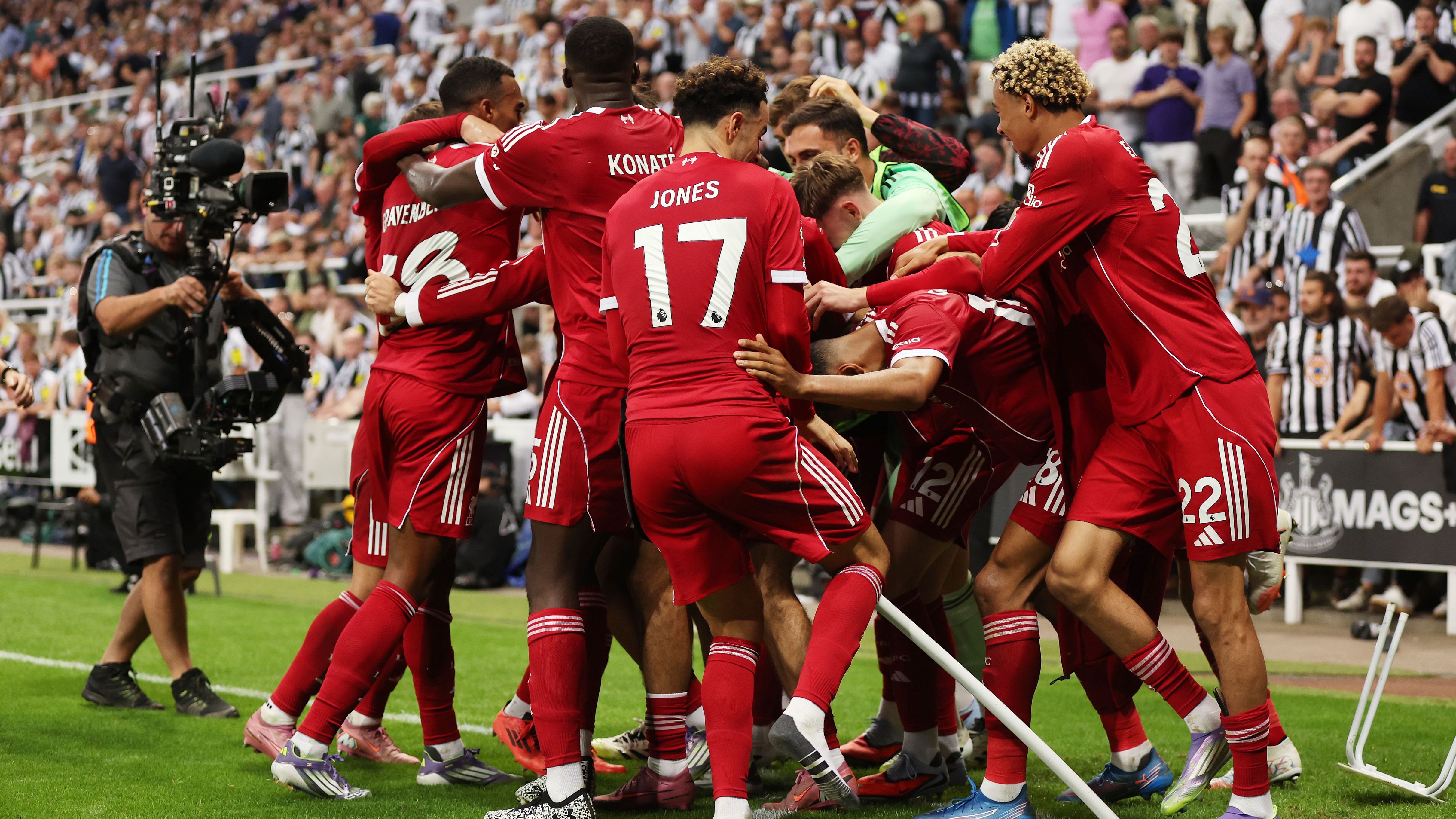 أرن سلوت يناقش التحديات التي واجهها ليفربول بعد فوزه بلقب الدوري الإنجليزي الممتاز، والتي دفعته إلى استثمار 300 مليون جنيه إسترليني في سوق الانتقالات الصيفية