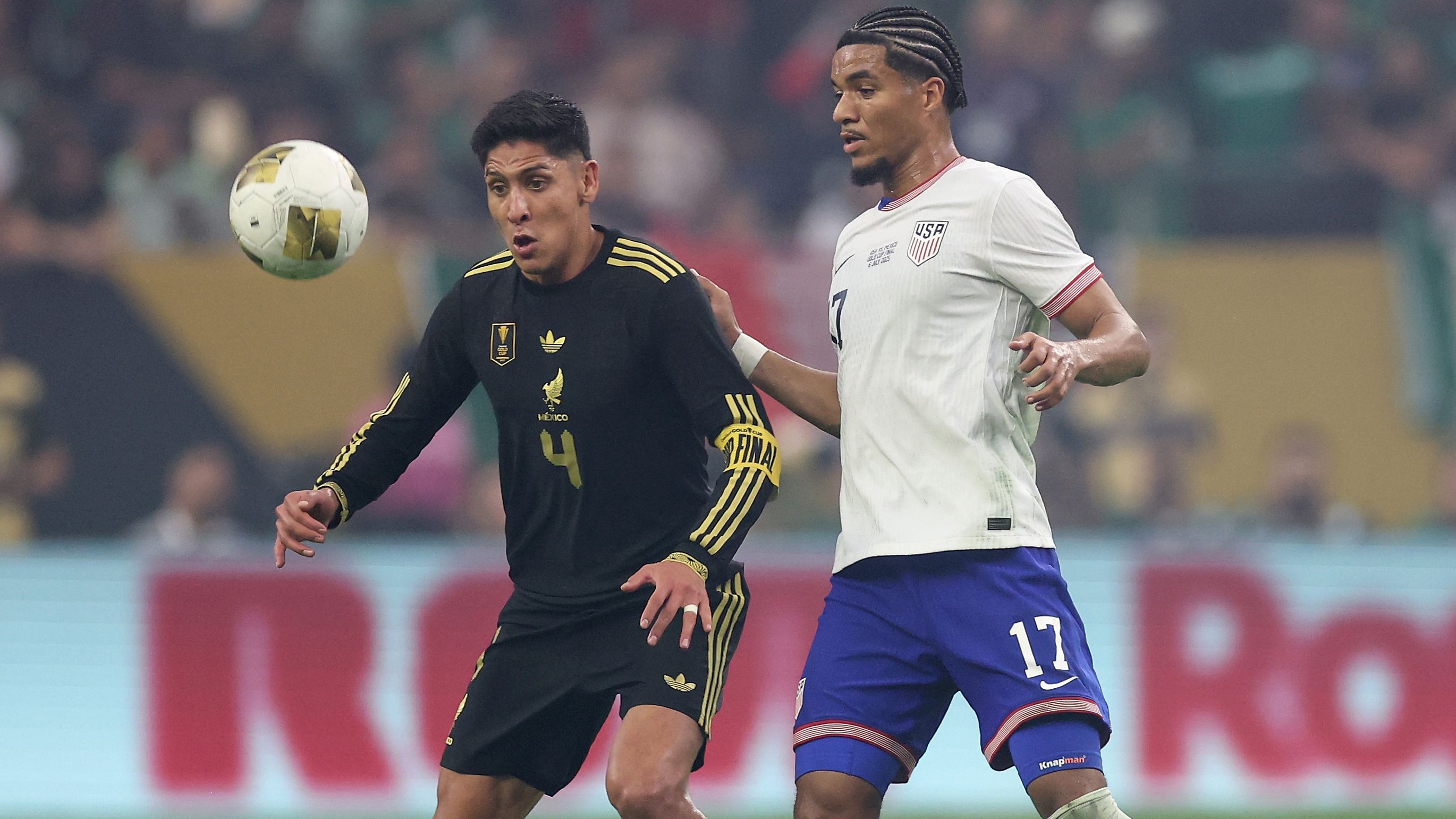 لاعب خط الوسط المهاجم في المنتخب الأمريكي، مالك تيلمان، يسجل في أول مباراة له مع باير ليفركوزن بعد انتقاله إلى آيندهوفن