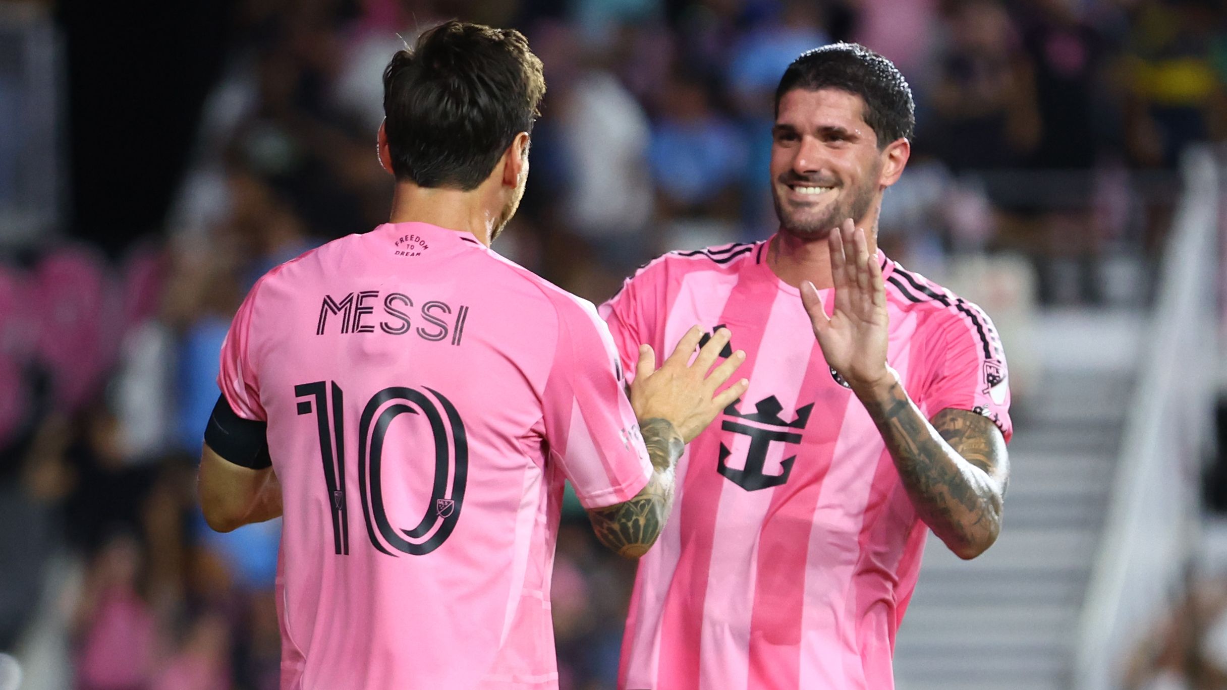 ليونيل سكالوني يدعو لتقدير ميسي، مؤكدًا حق القائد في تحديد اعتزاله وسط غموض بشأن كأس العالم 2026