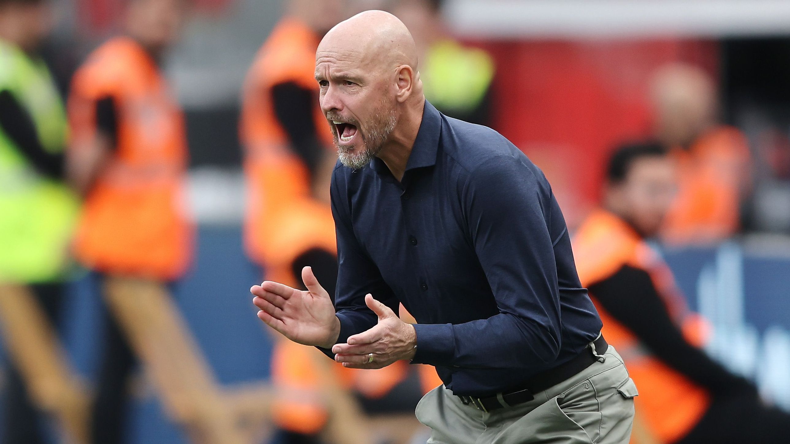 قائد باير ليفركوزن ينتقد زملائه بسبب اللعب الأناني وسط بداية مضطربة في الدوري الألماني، بينما يواجه إريك تين هاج خطر الطرد المبكر