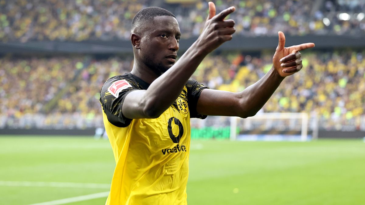 مدرب بوروسيا دورتموند يشيد بأداء سيرهو جيراسي في الفوز بالدوري الألماني، وسط مقارنات مع كين وهالاند