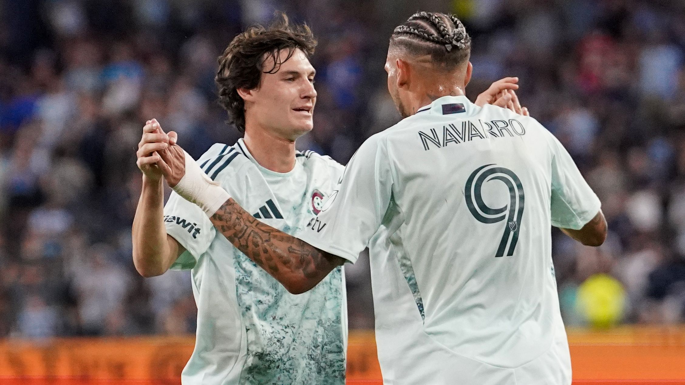 باكستن آرونسون، لاعب المنتخب الأمريكي لكرة القدم، يتحدث عن عودته غير المتوقعة إلى الدوري الأمريكي لكرة القدم وانتقاله إلى كولورادو رابيدز
