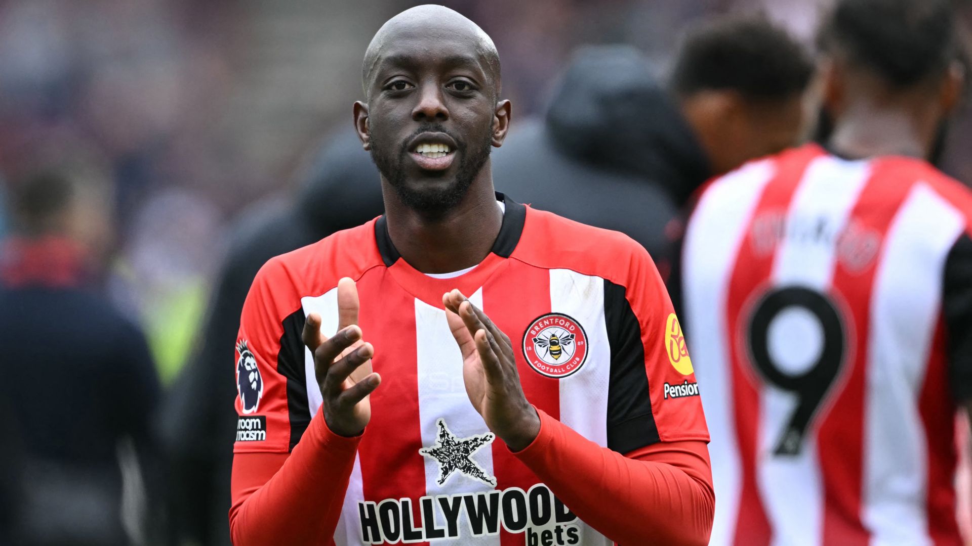 "هكذا تطورت كرة القدم" - لاعب برينتفورد يدعم يواني ويسا بعد انتقال زميله السابق إلى نيوكاسل