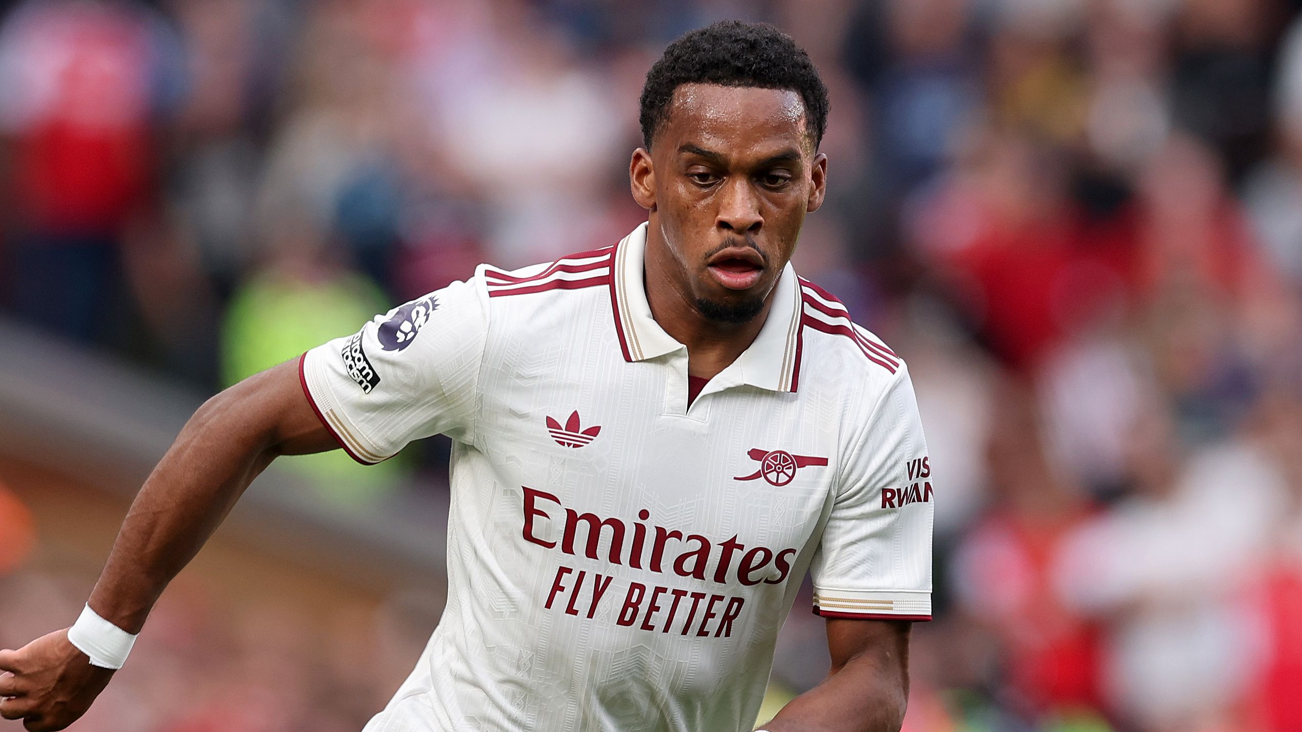 "لقد ضحكنا معًا": جورين تيمبر لاعب أرسنال يتحدث عن صدامه مع كودي جاكبو لاعب ليفربول خلال الهزيمة في أنفيلد
