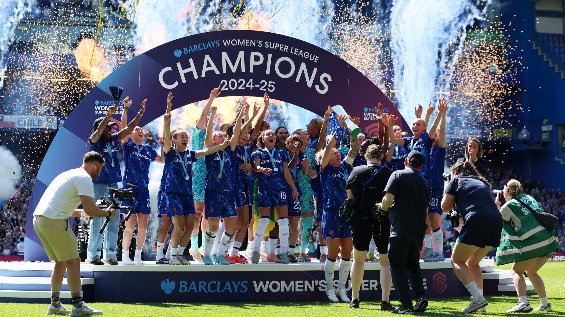 هل يستطيع أرسنال أو مانشستر يونايتد أو مانشستر سيتي تحدي هيمنة تشيلسي على الدوري الإنجليزي الممتاز للسيدات وإنهاء سلسلة انتصاراته المستمرة منذ سبع سنوات؟