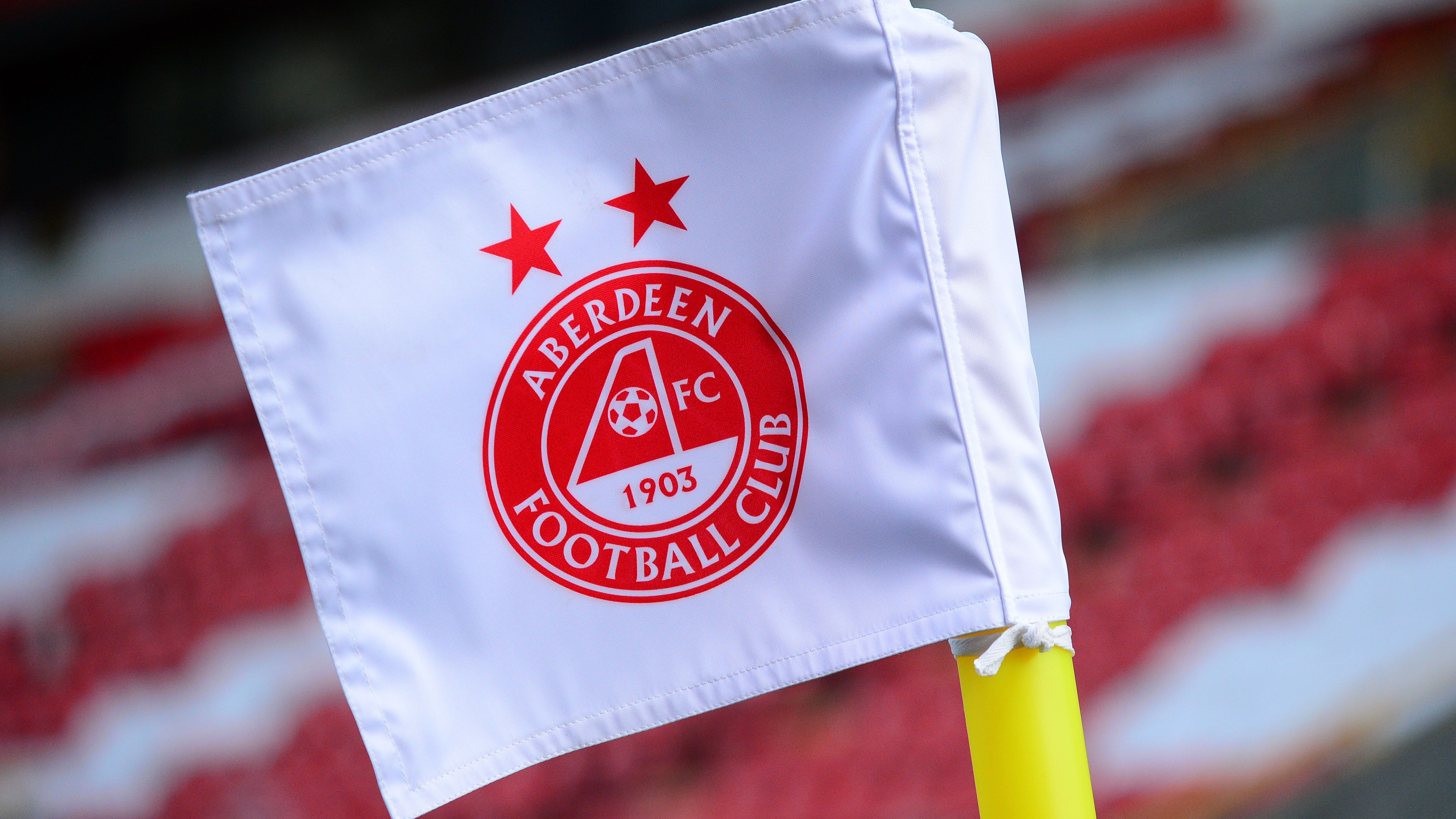 لاعب أبردين الواعد يجذب اهتمام مانشستر سيتي وتوتنهام هوتسبير، بينما يراقب الكشافون أداءه قبل فترة الانتقالات الصيفية
