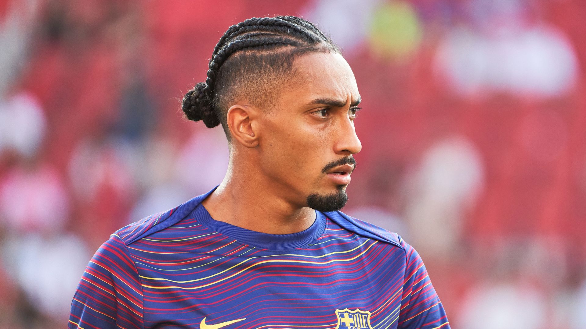رافينيا لاعب برشلونة يزعم تعرضه للتمييز العنصري من قبل ديزني بعد زيارة عائلية إلى ديزني لاند ويصدر بيانًا قويًا