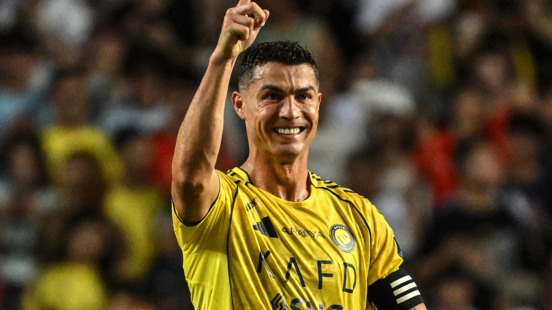 كريستيانو رونالدو يحث ويسلي شنايدر على التراجع عن اعتزاله والانضمام إلى النصر للمساعدة في تحقيق هدفه الألف